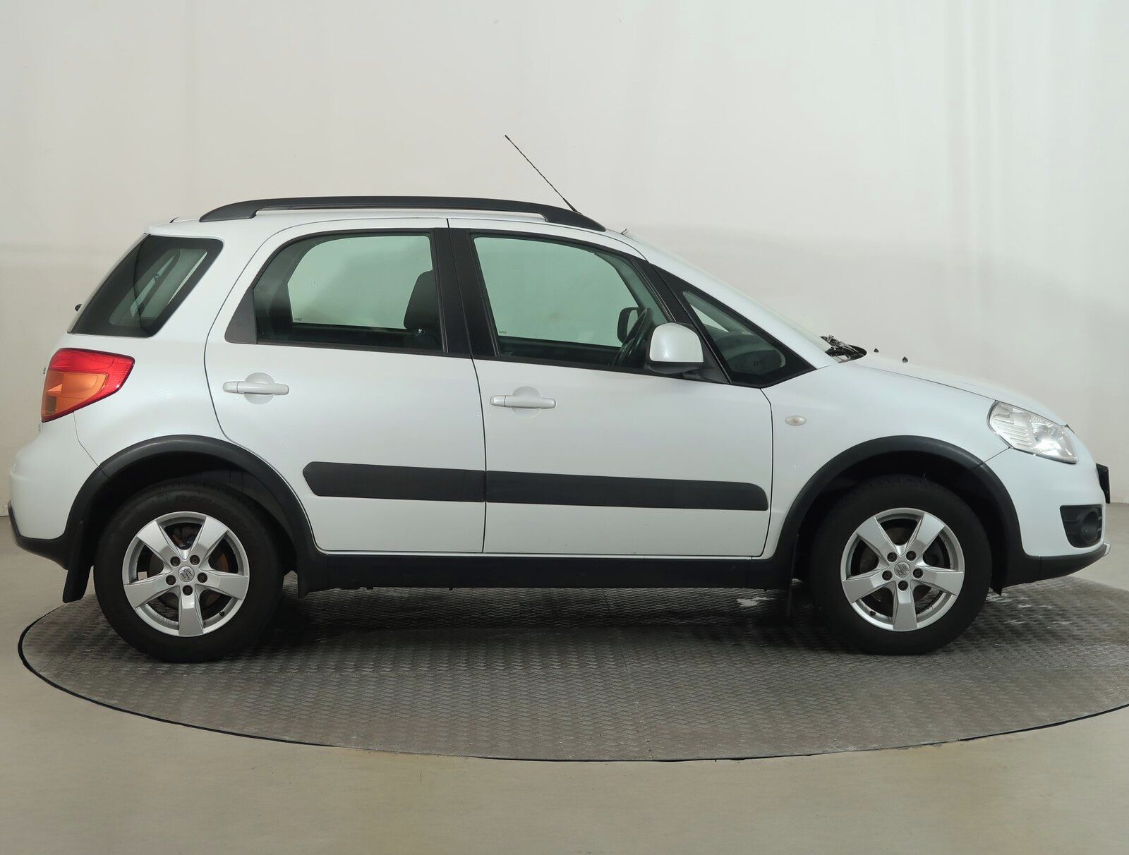 Suzuki SX4, 1.6 VVT, 4X4, ČR,1.maj - fotka 6