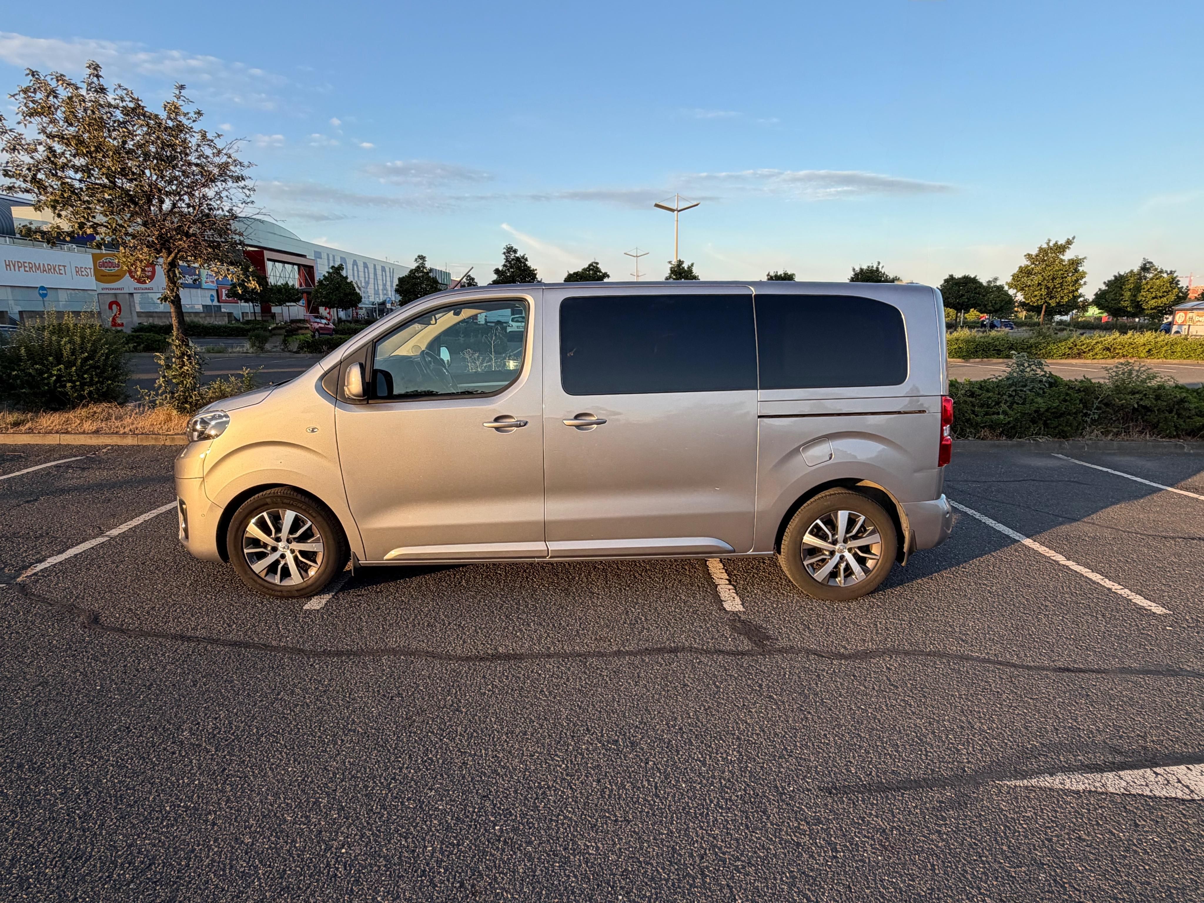 Toyota Proace Verso, VIP L1,Webasto,tažné,panorama - fotka 2