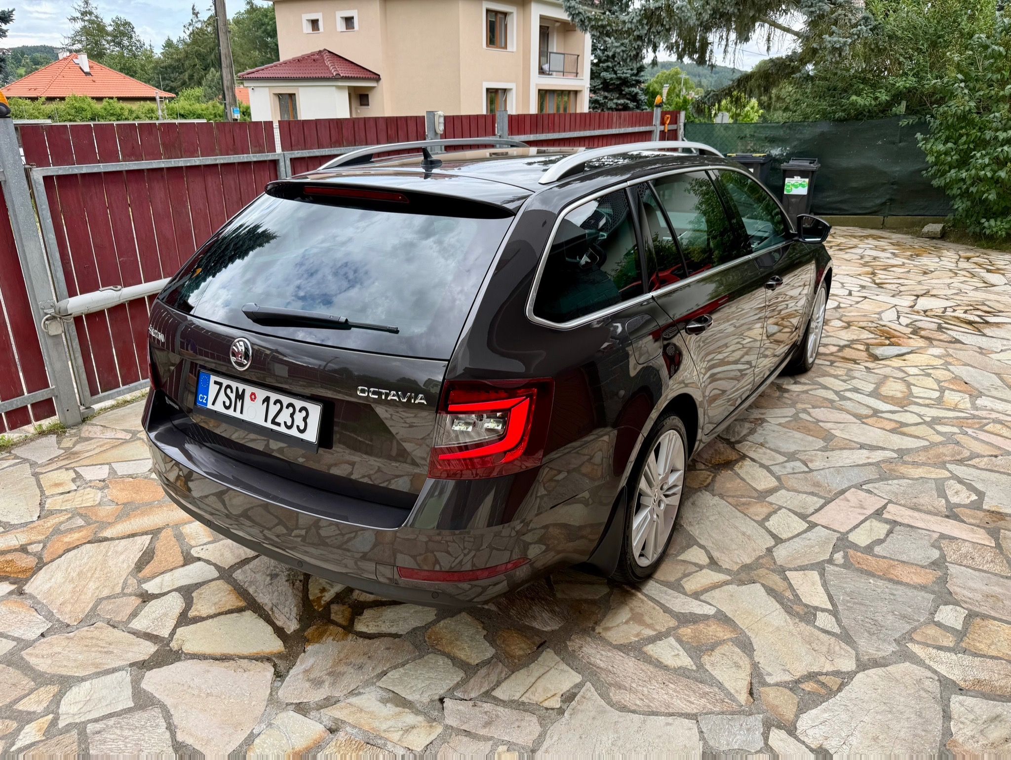 Škoda Octavia, 1.6 TDI 85KW DSG LED VIRTUAL - fotka 4
