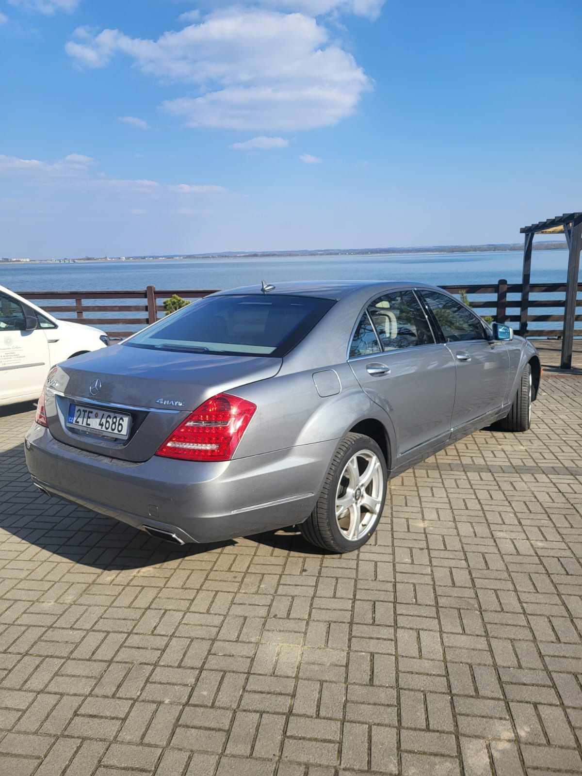 Mercedes-Benz Třídy S, Mercedes-Benz S550 4MATIC V8 - fotka 6