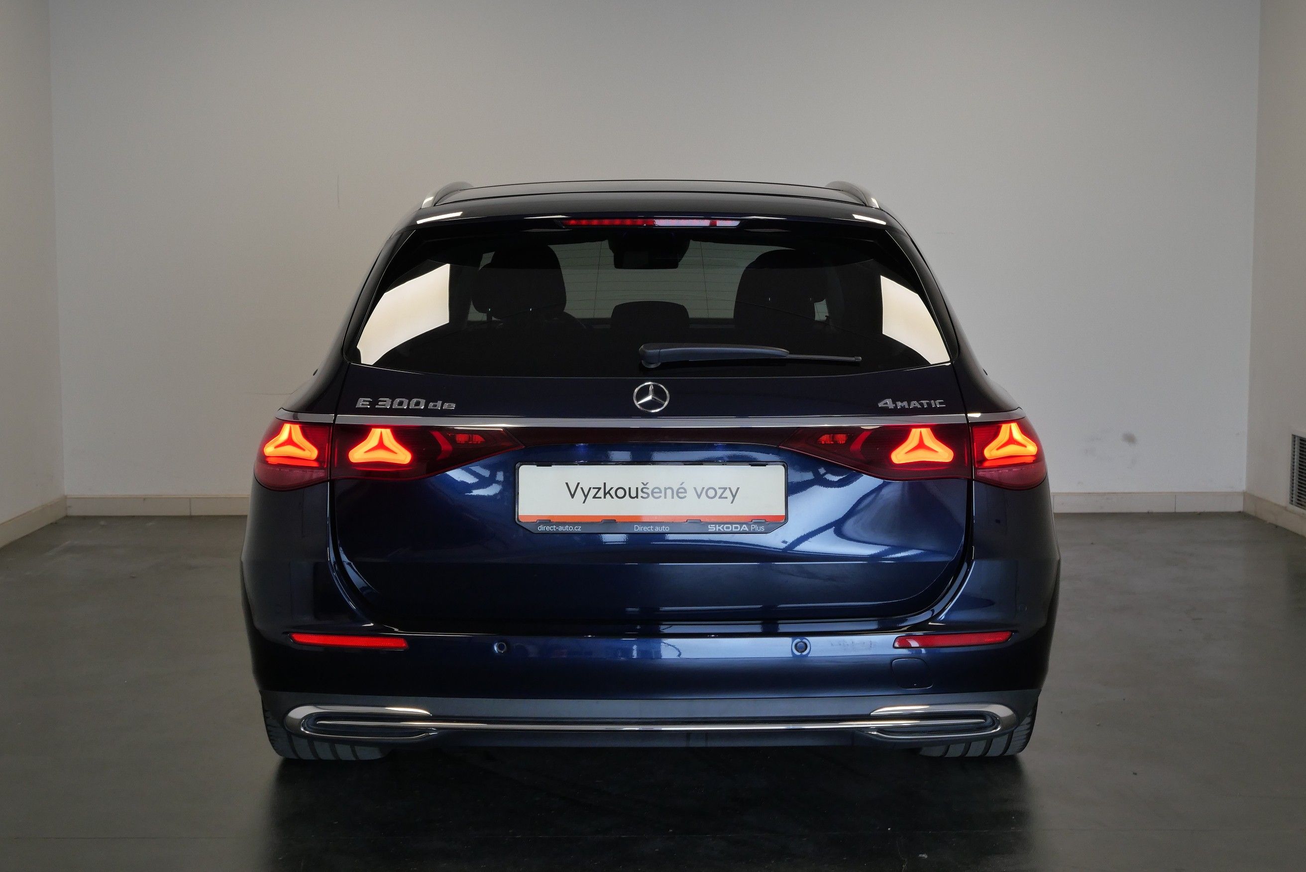 Mercedes-Benz Třídy E, E 300 2,0 D 145 kW DE 4MATIC - fotka 6