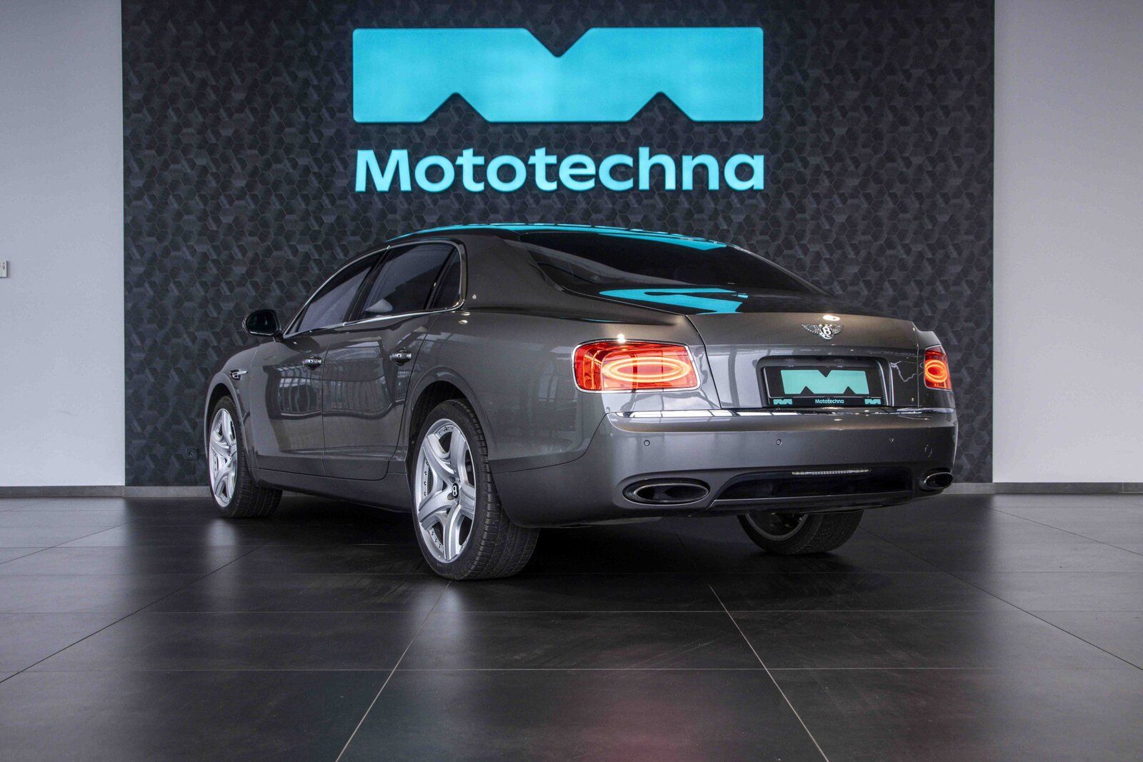 Bentley Continental Flying Spur, W12, Vzduch, Pano, Paměť - fotka 3