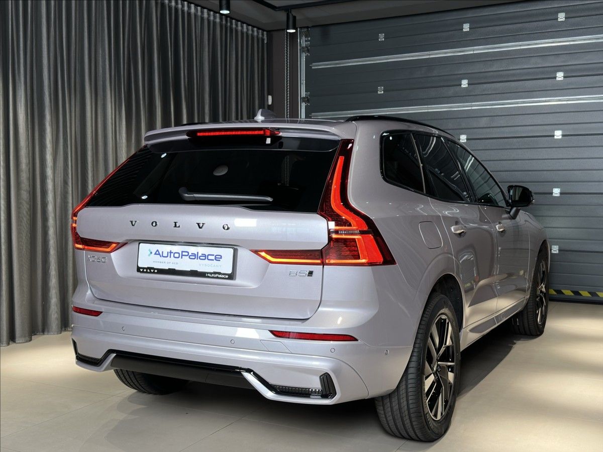 Volvo XC60, 2,0 B5  Plus Dark - fotka 4