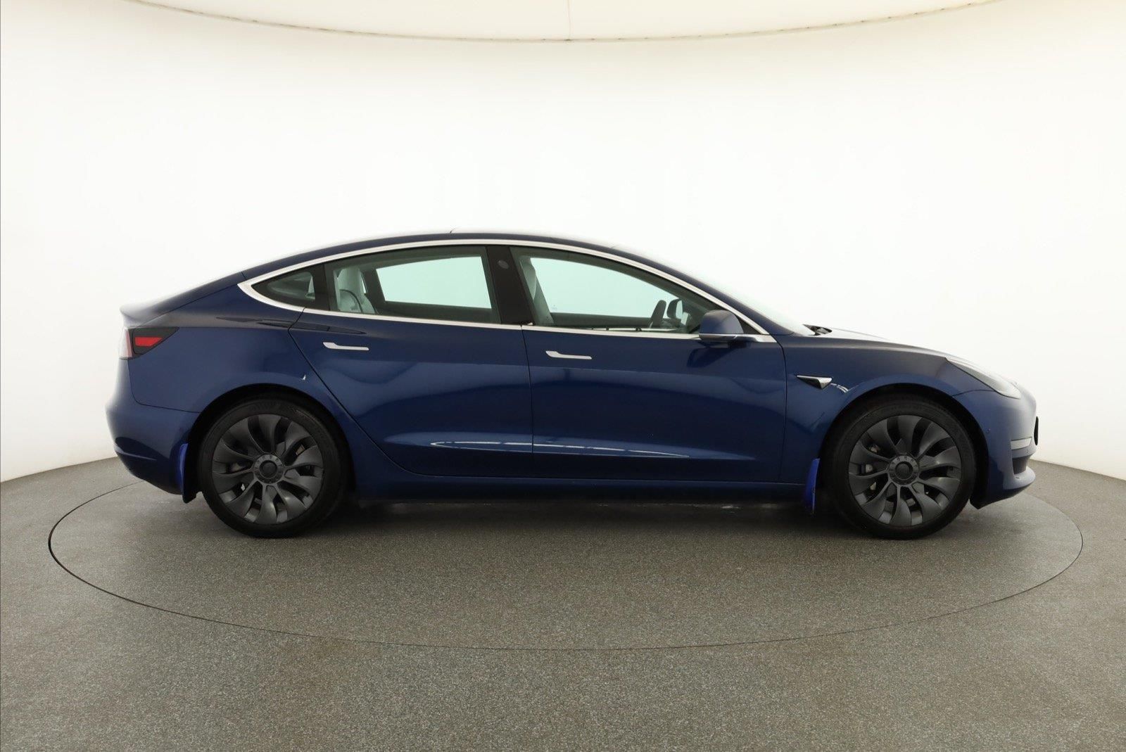 Tesla Model 3, Long Range 4WD 78kWh, SoH 85% - fotka 6