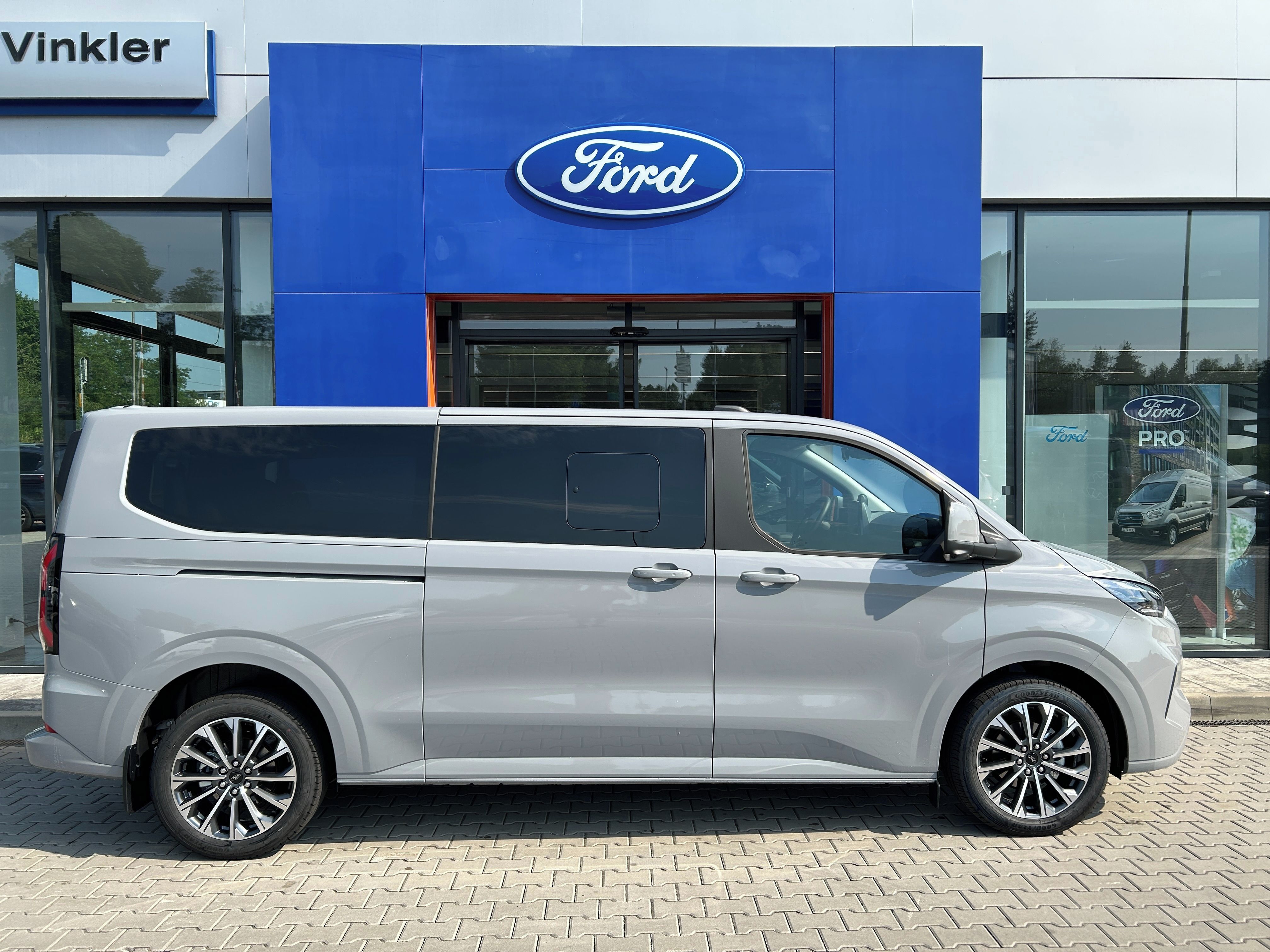 Ford Tourneo Custom, Titanium X L2 2.0EcoBlue 125kW - fotka 4