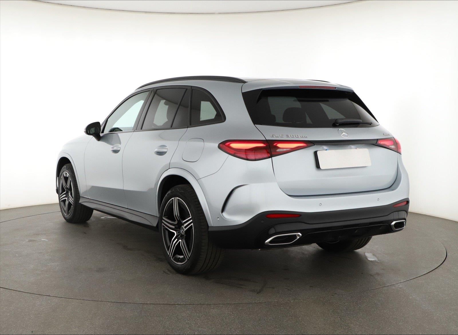 Mercedes-Benz GLC, 300 de 4MATIC, AMG LINE, PHEV - fotka 3