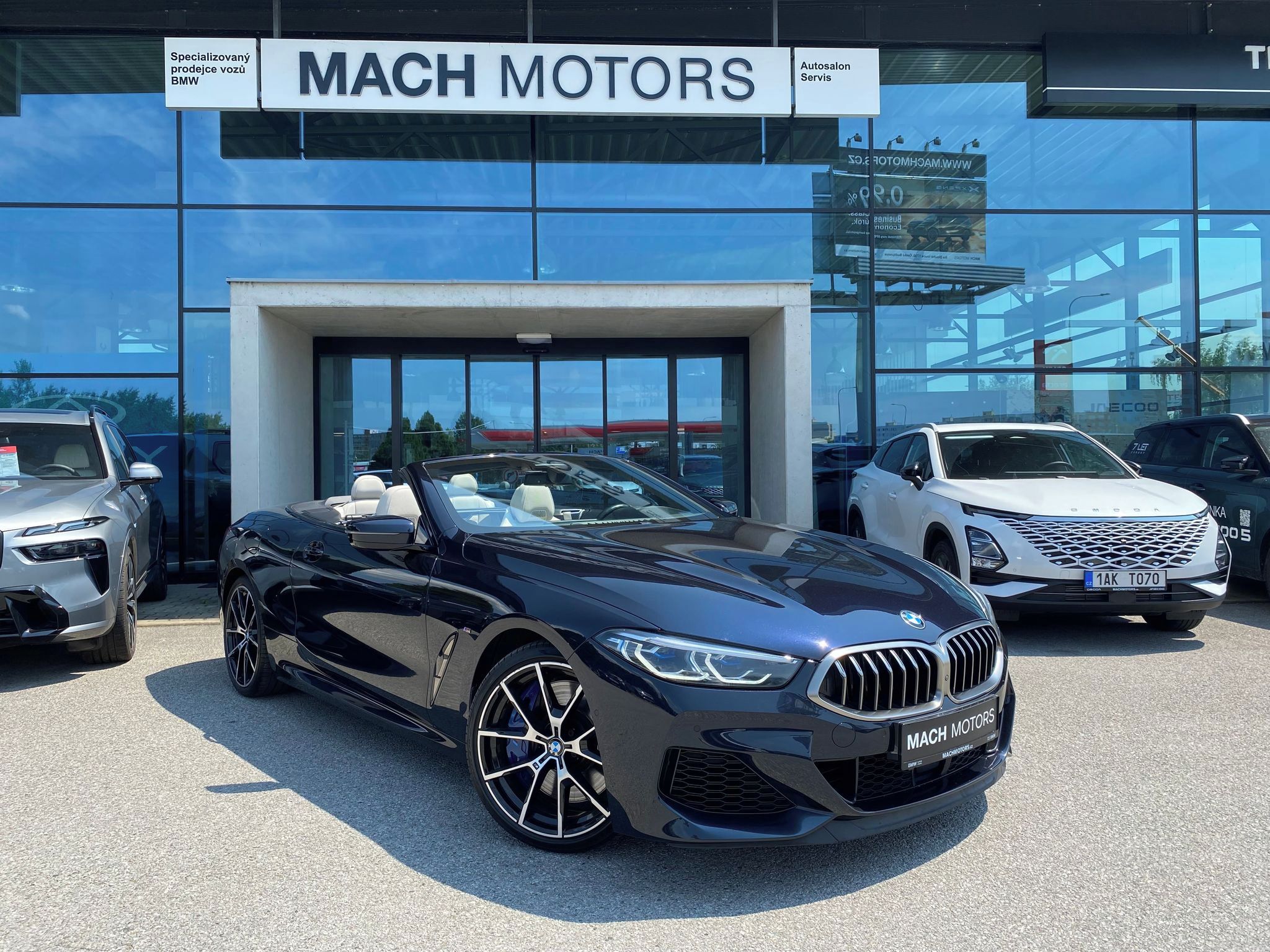 BMW Řada 8, M850i xDrive Cabrio MAX výbava