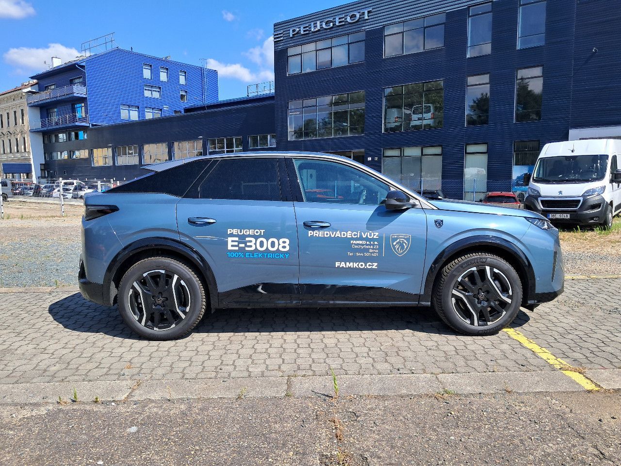 Peugeot 3008, GT Elektromotor 157 kW / 210 k - fotka 4