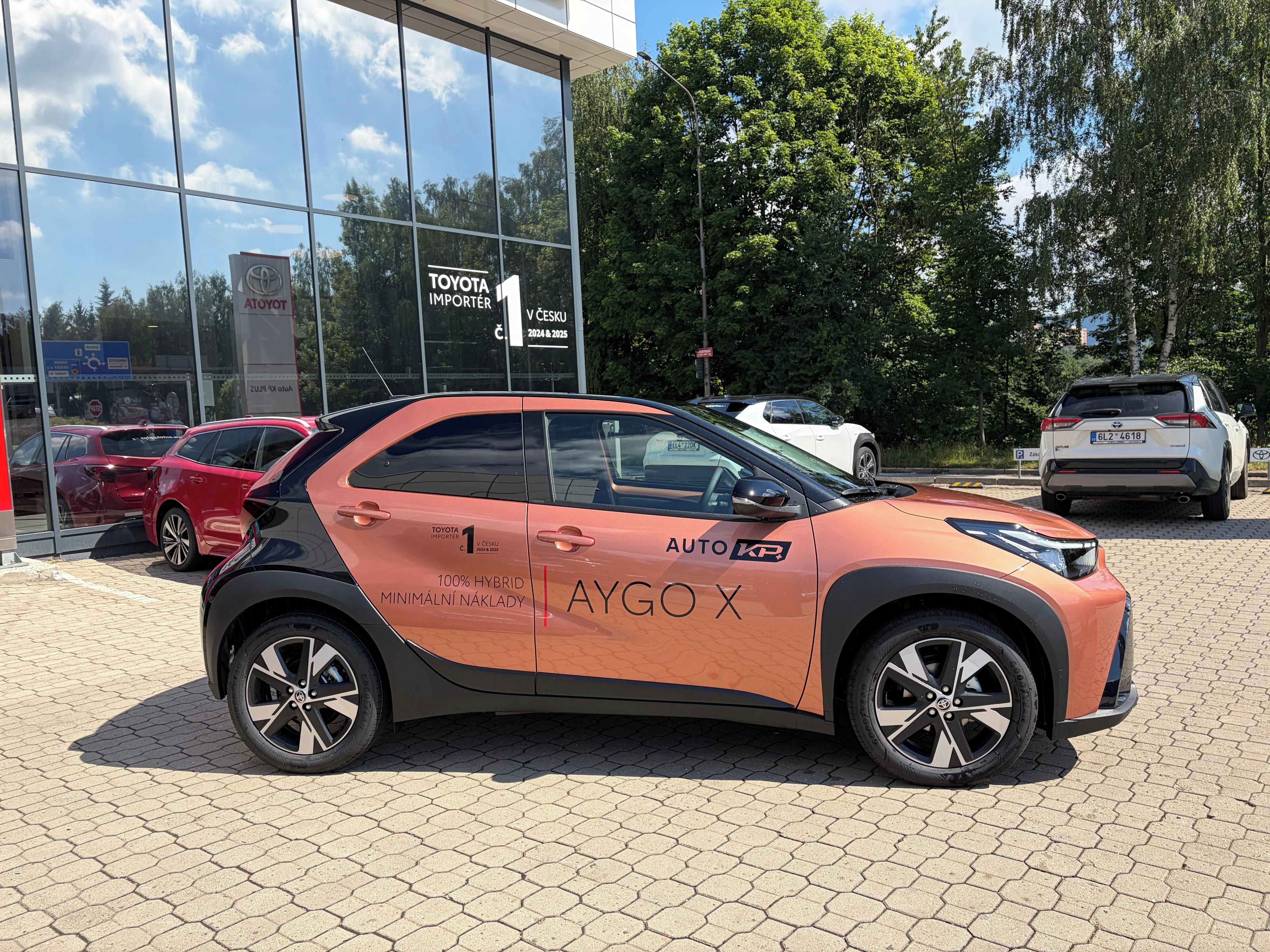 Toyota Aygo, X 1,5 116k HEV Style - fotka 3