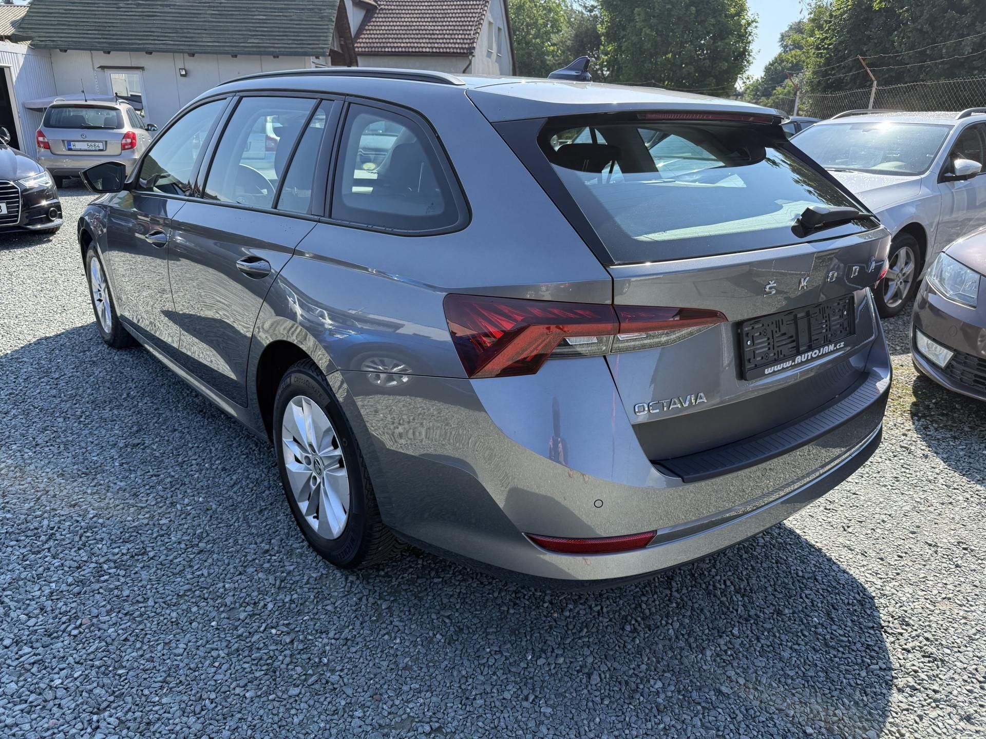 Škoda Octavia, 2.0 TDI DSG AMBITION ACC - fotka 4