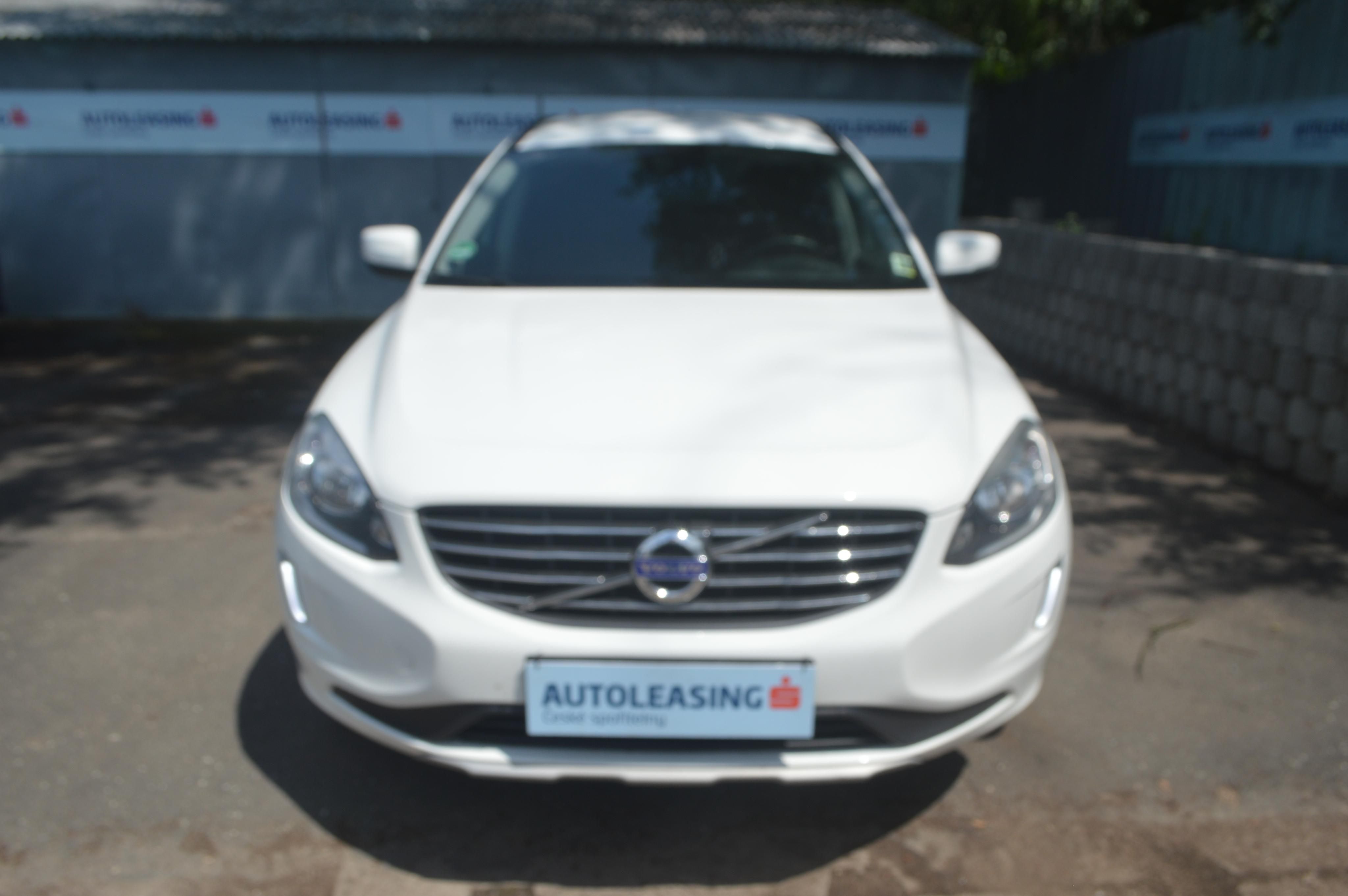 Volvo XC60, 2,4/140 D4 MOMENTUM 1.MAJITEL - fotka 2