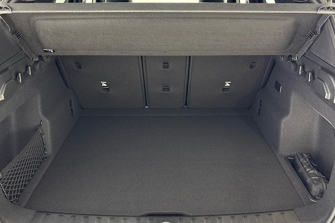 BMW iX1, xDrive30 - fotka 6