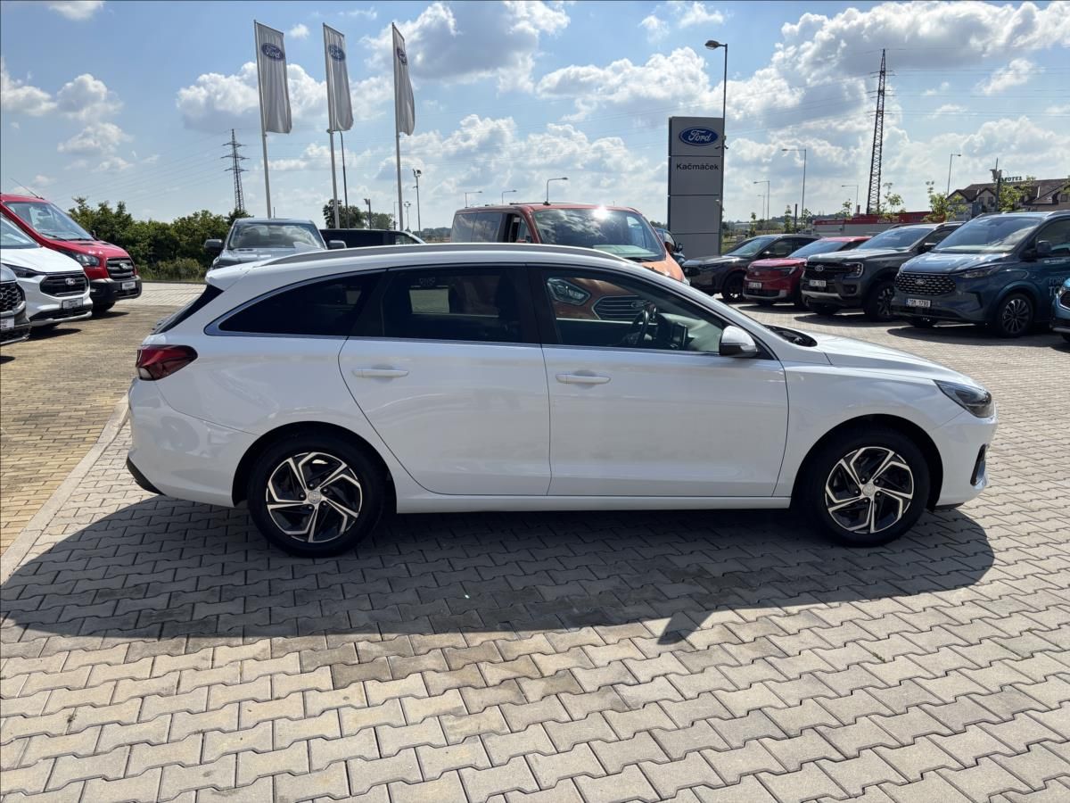 Hyundai i30, 1,5 Smart 81kW kombi - fotka 6