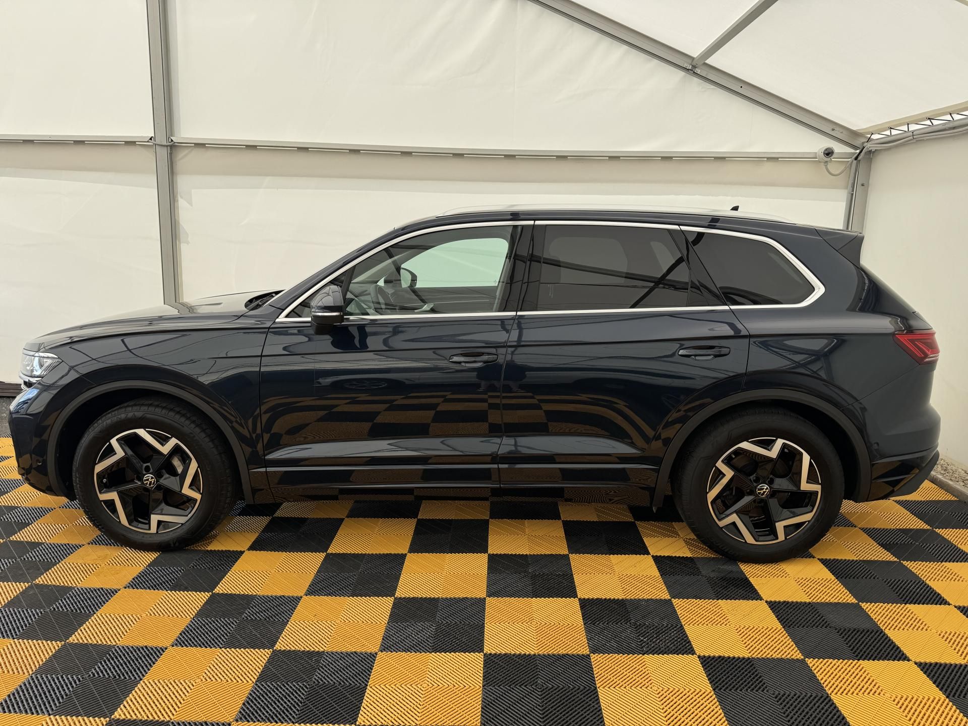 Volkswagen Touareg, 3.0Tdi*1-MAJ*DPH*ELEGANCE* - fotka 4