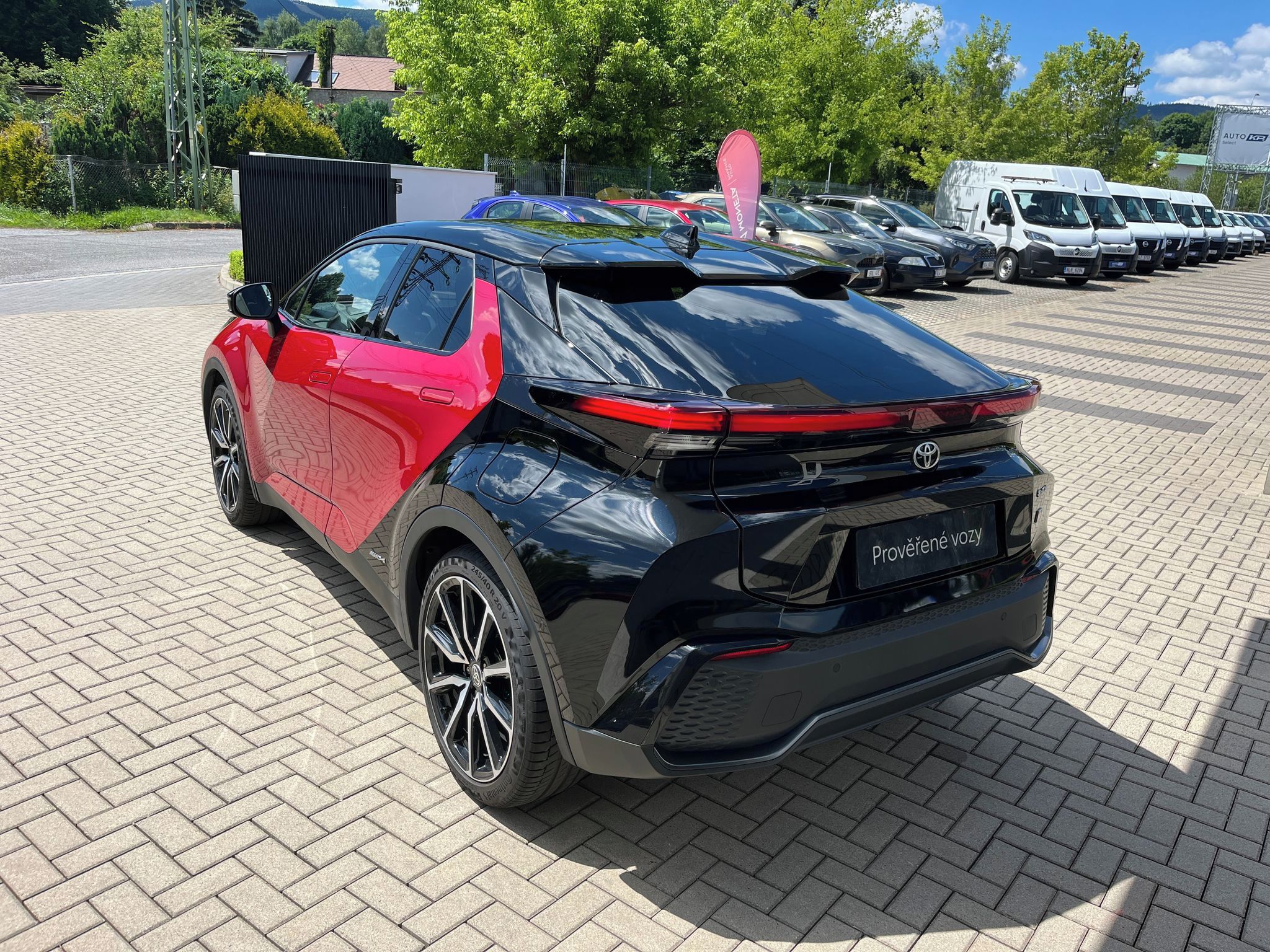Toyota C-HR, 2.0 HEV 4x4 GR Sport Premier E - fotka 4