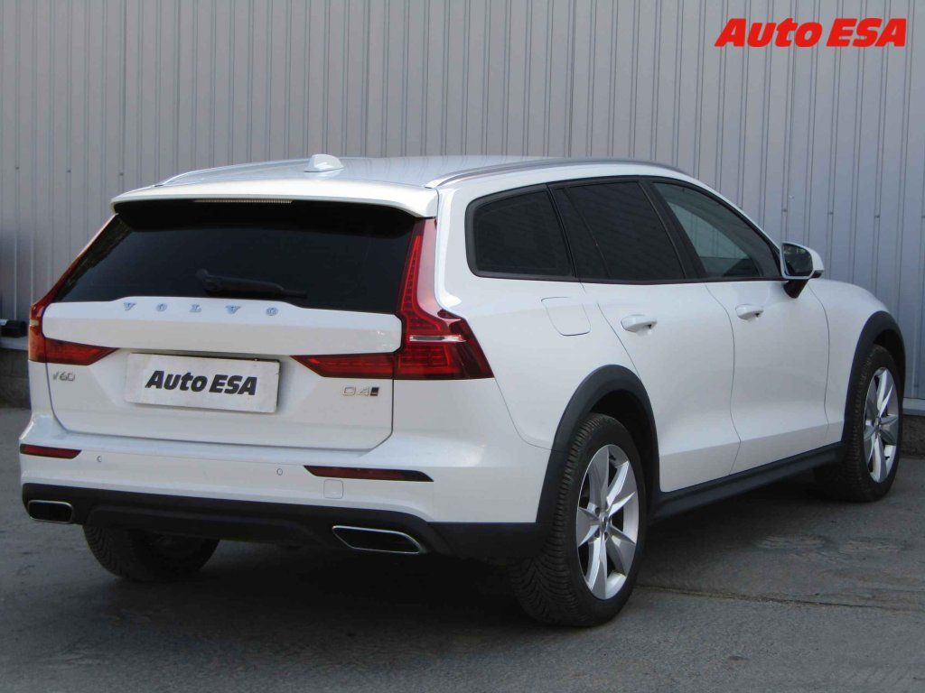 Volvo V60, 2.0 D4 4x4,Cross Country - fotka 4