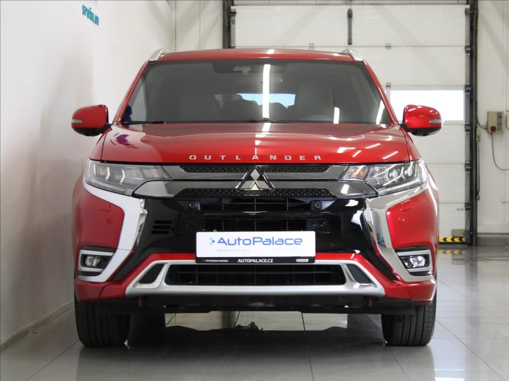 Mitsubishi Outlander, 2,4 PHEV INSTYLE Tažné 1.maj Č - fotka 2