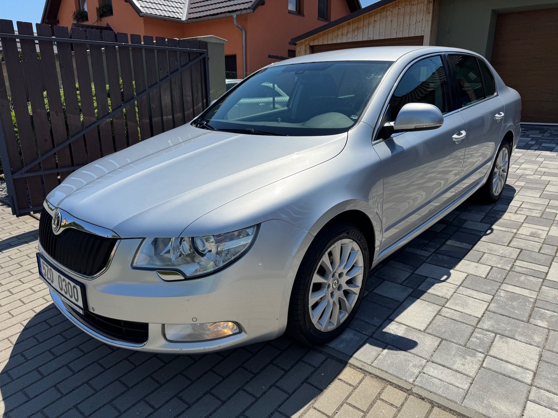 Škoda Superb, 2.0 TDi 110kW DSG STYLE - fotka 6