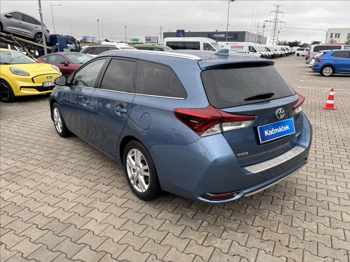 Toyota Auris, 1,6 Active Trend 97kW - fotka 3