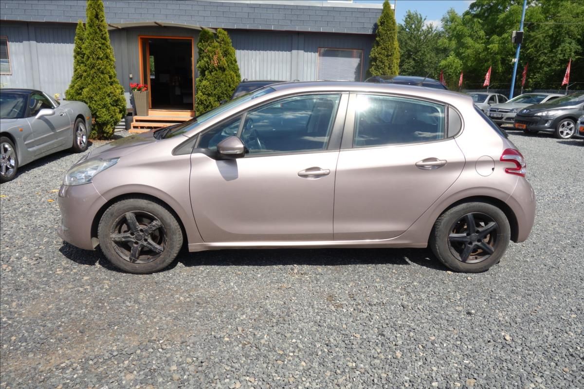 Peugeot 208, 1,4 i 70KW, ČR, KLIMATIZACE. - fotka 3