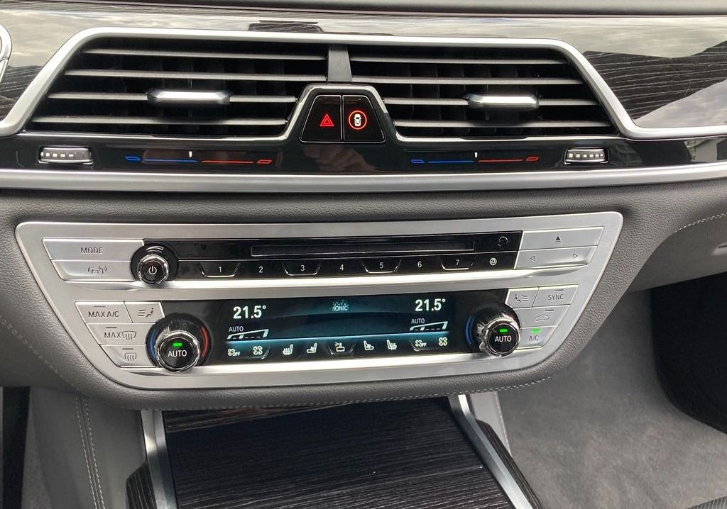 BMW Řada 7, 750i xDrive - fotka 6