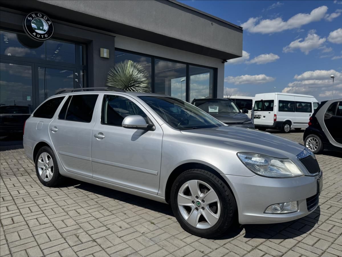 Škoda Octavia, 1,2 TSI 77kW  AMBIENTE NAVI AL - fotka 4