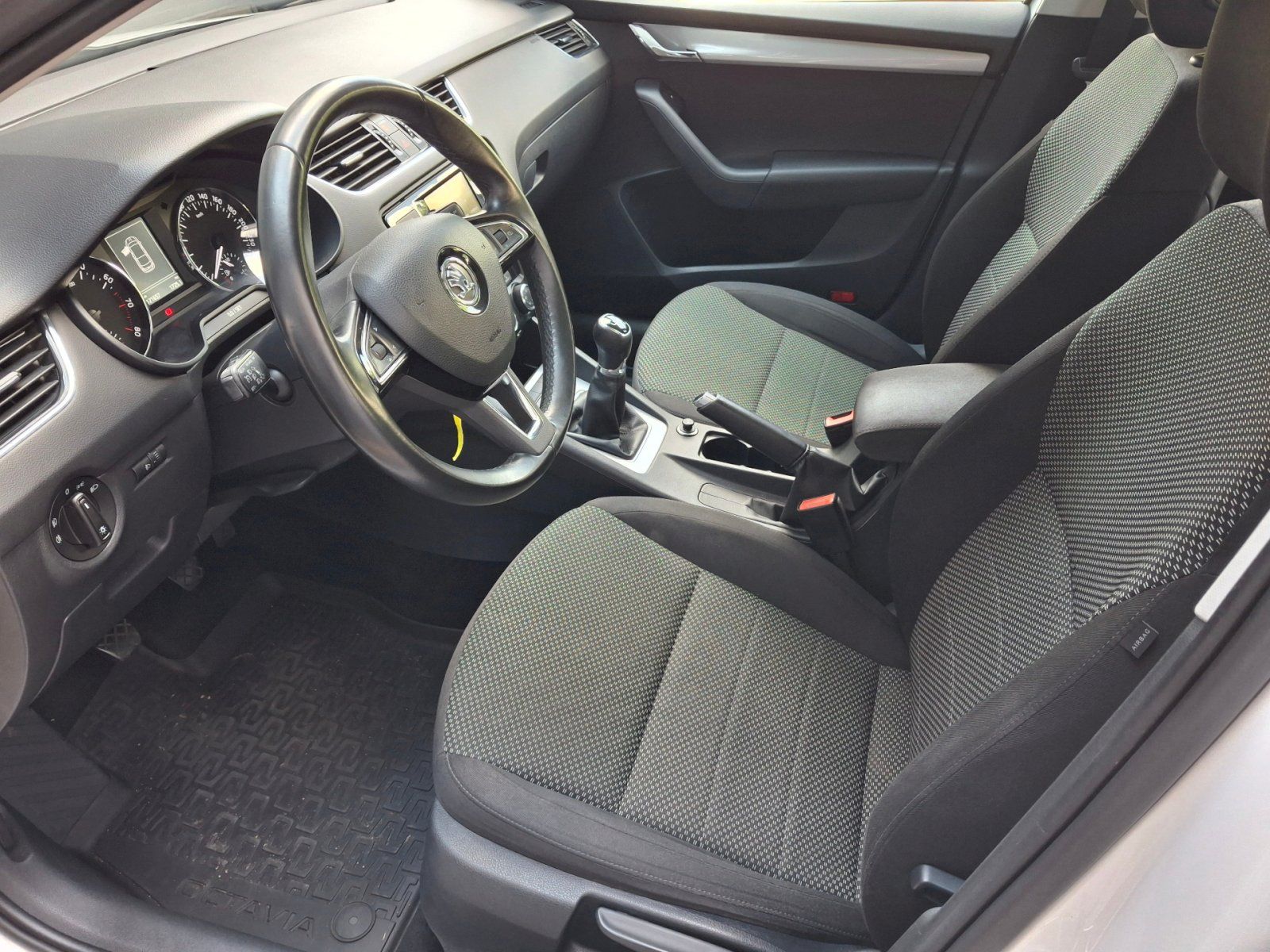Škoda Octavia, Ambition Plus 1,0TSi 85kW - fotka 6
