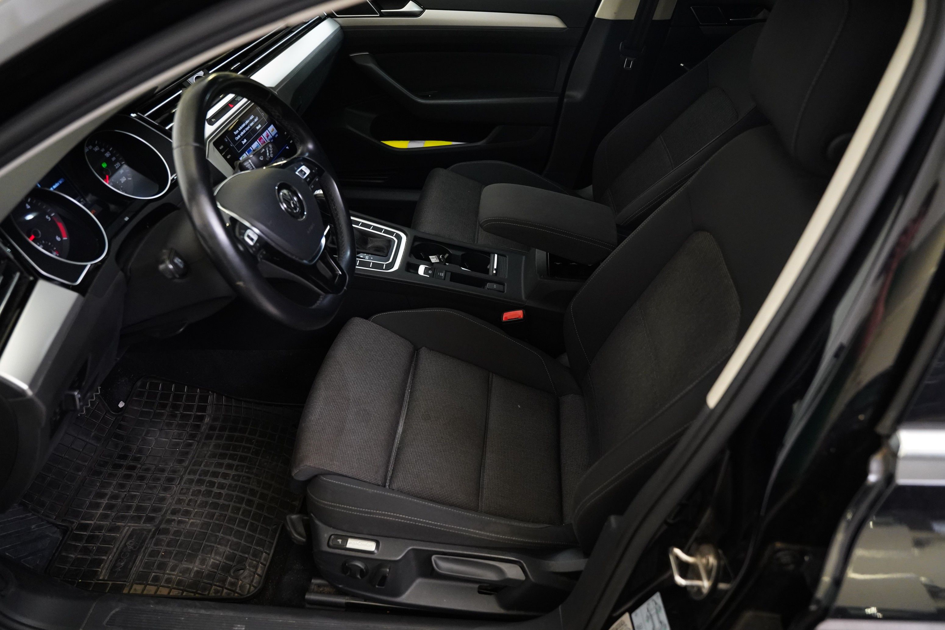 Volkswagen Golf, 2.0 TSI 221 kW 4Motion R - fotka 6