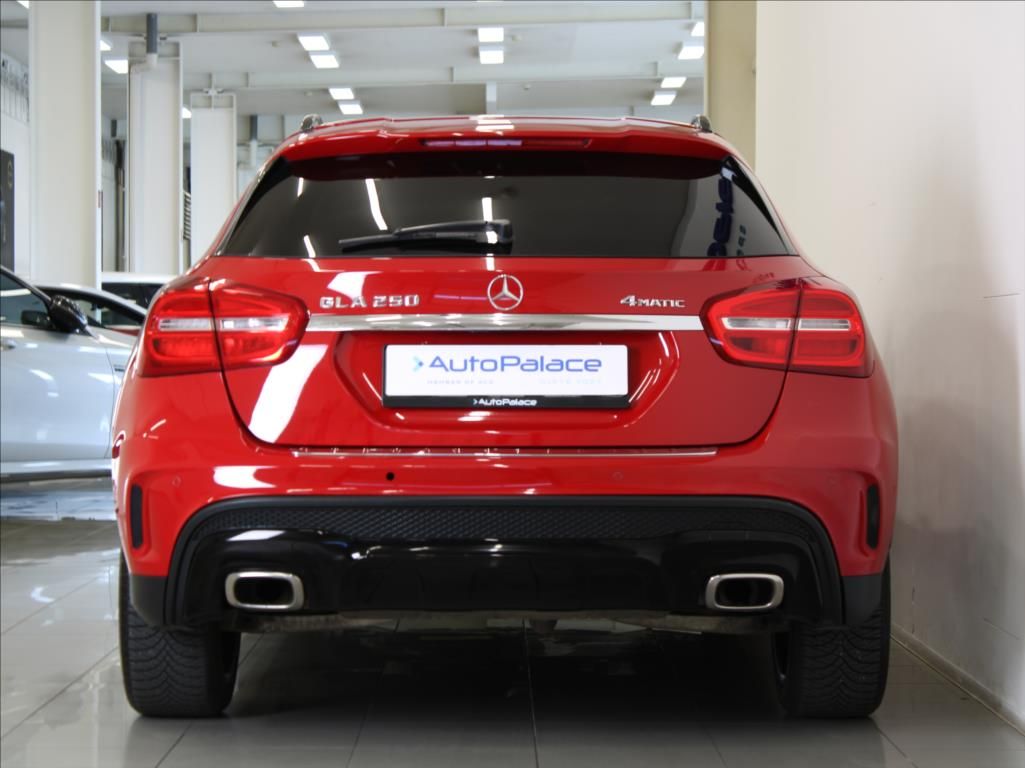 Mercedes-Benz GLA, 2,0 250 4M AMG paket Kam.ČR - fotka 4