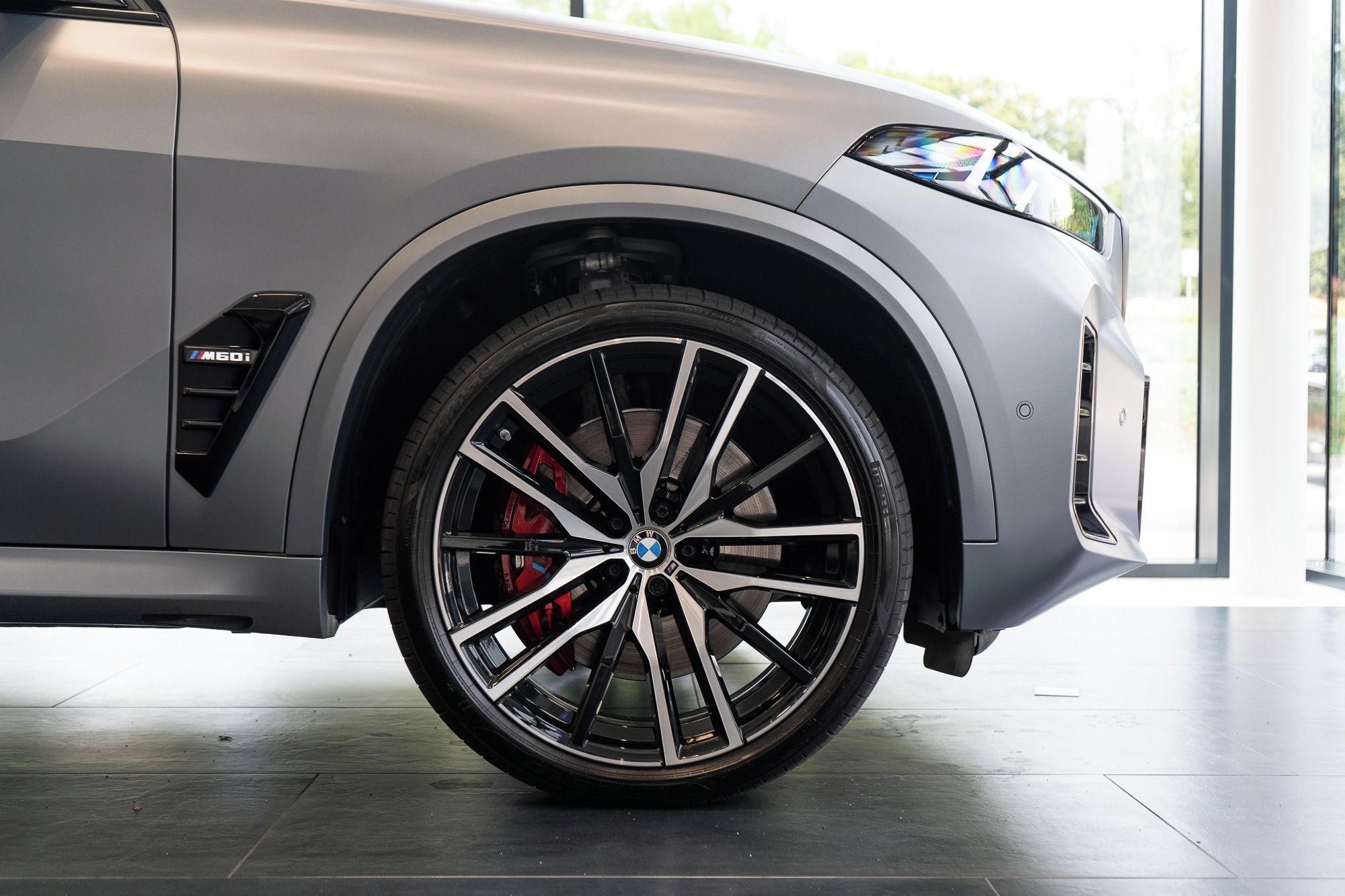 BMW X5, M60i - fotka 3