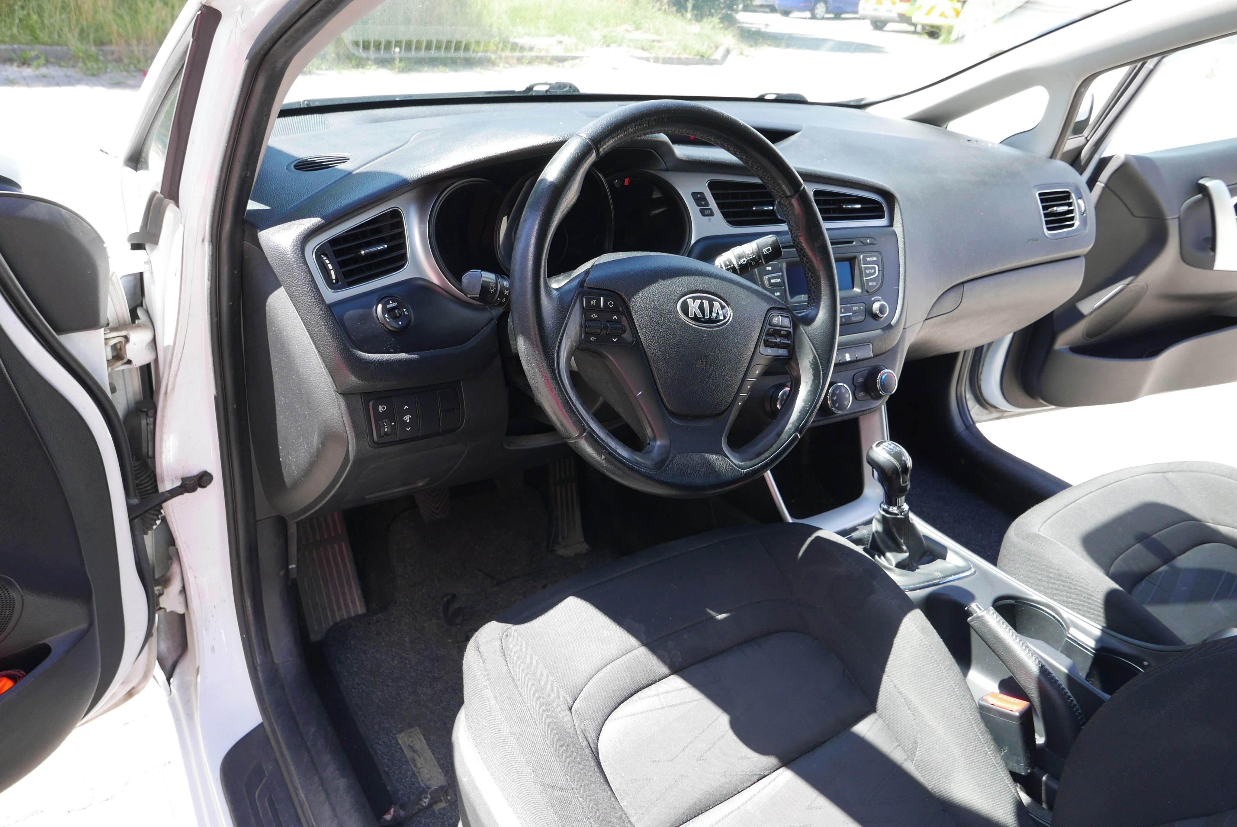 Kia Cee´d, 1.6 GDI Servisní knížka - fotka 5
