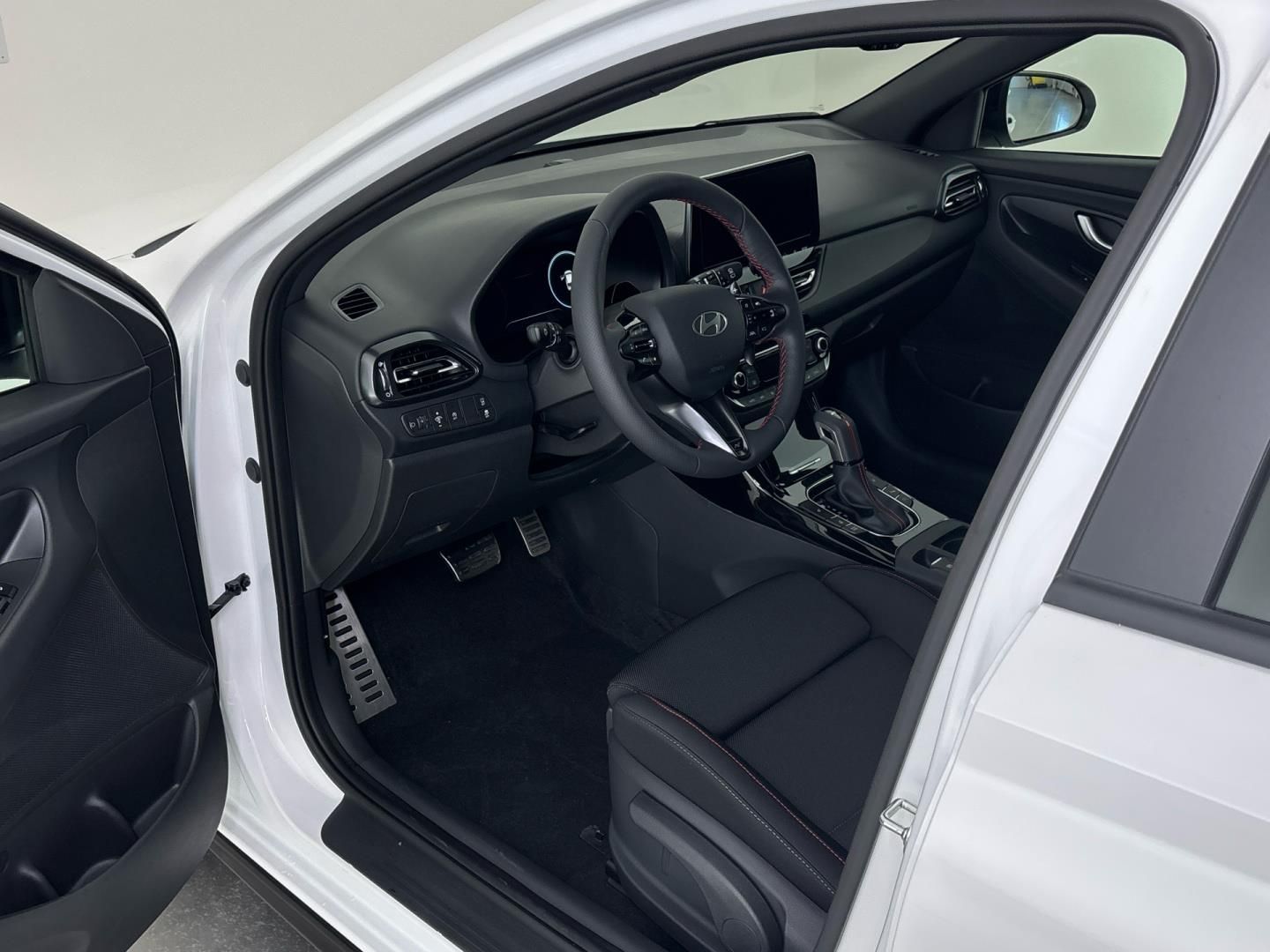 Hyundai i30, 1.6 T-GDI / 110 kW GO Czech N - fotka 6