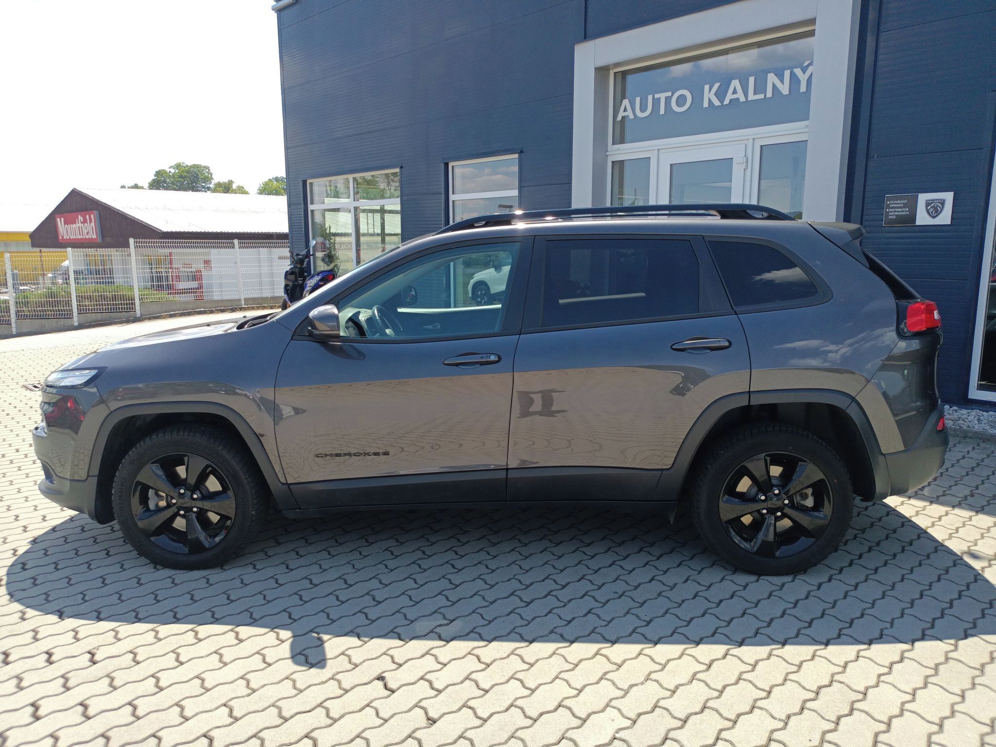 Jeep Cherokee, 2,2 4WD 9ATX 200k Limited - fotka 3