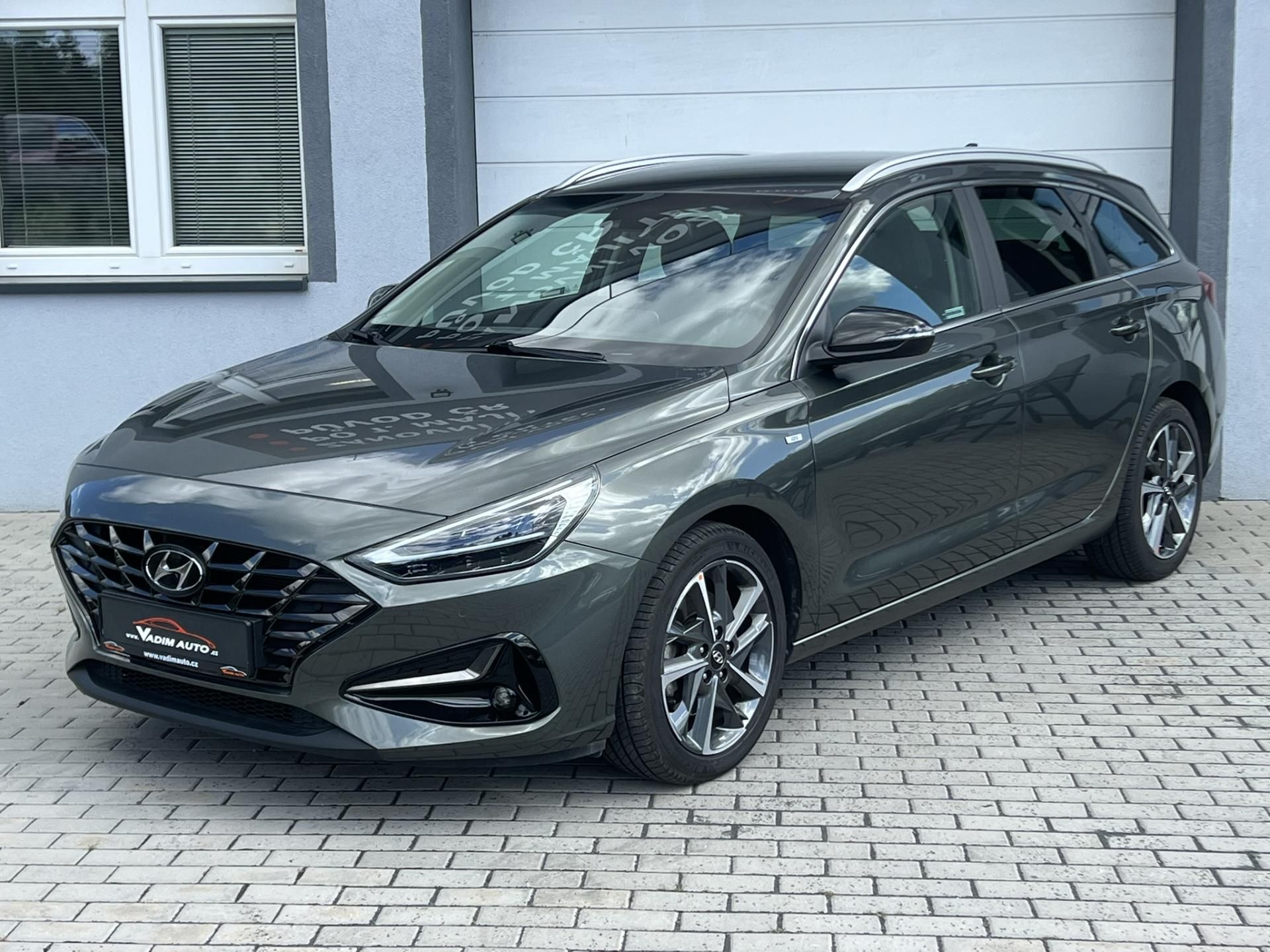 Hyundai i30, 1.5T-GDi 118kW STYLE AT KŮŽE - fotka 2