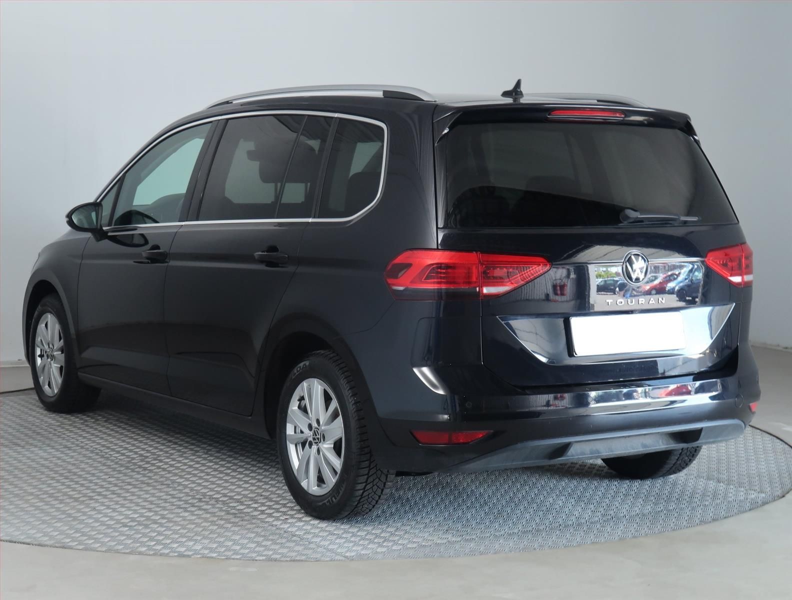 Volkswagen Touran, 1.5 TSI, Automat, ČR,1.maj - fotka 4