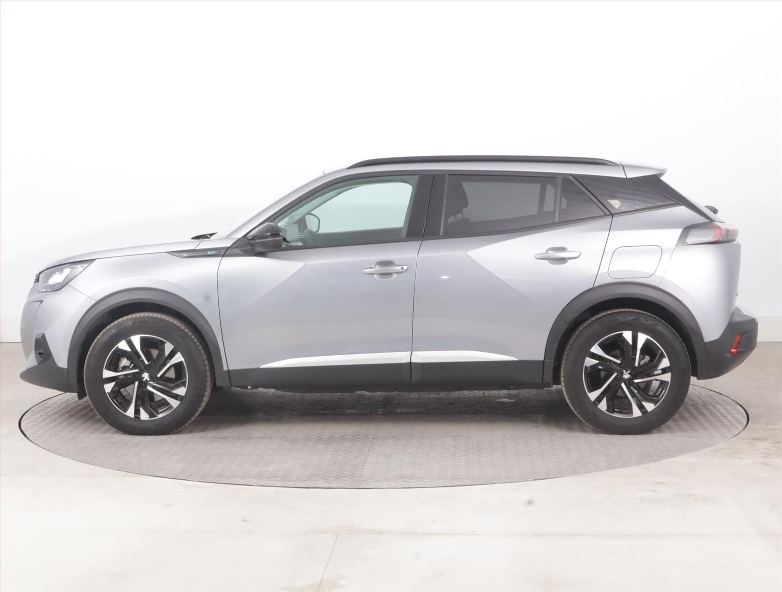 Peugeot 2008, 50 kWh, SoH 92%, Automat - fotka 3