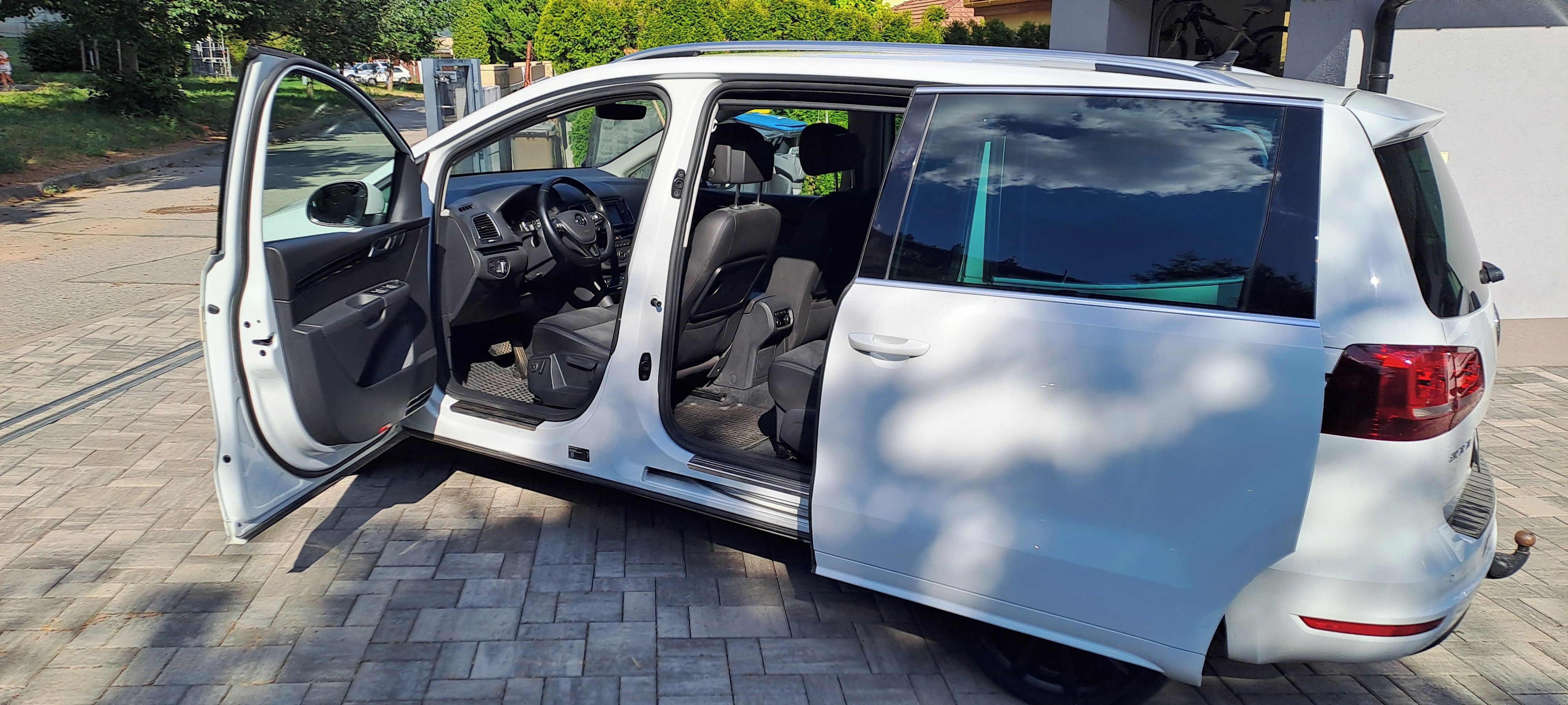 Volkswagen Sharan, DSG 7 míst - fotka 5