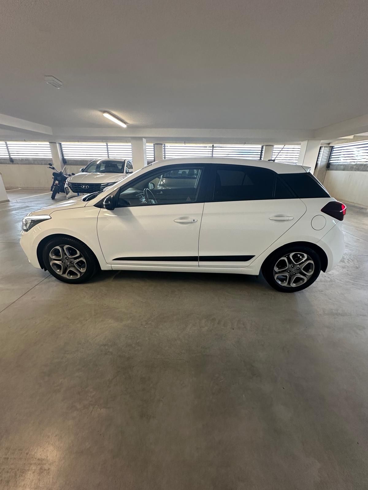 Hyundai i20, 1.2 62 kW ČR Servis 4válec - fotka 3