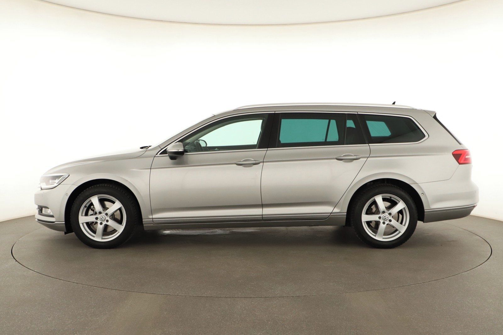 Volkswagen Passat, 2.0 TDI, Highline, Kůže, Navi - fotka 3