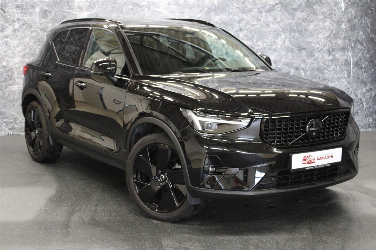 Volvo XC40, 2,0 B4 BLACK E. ULTRA AT 2025 - fotka 2
