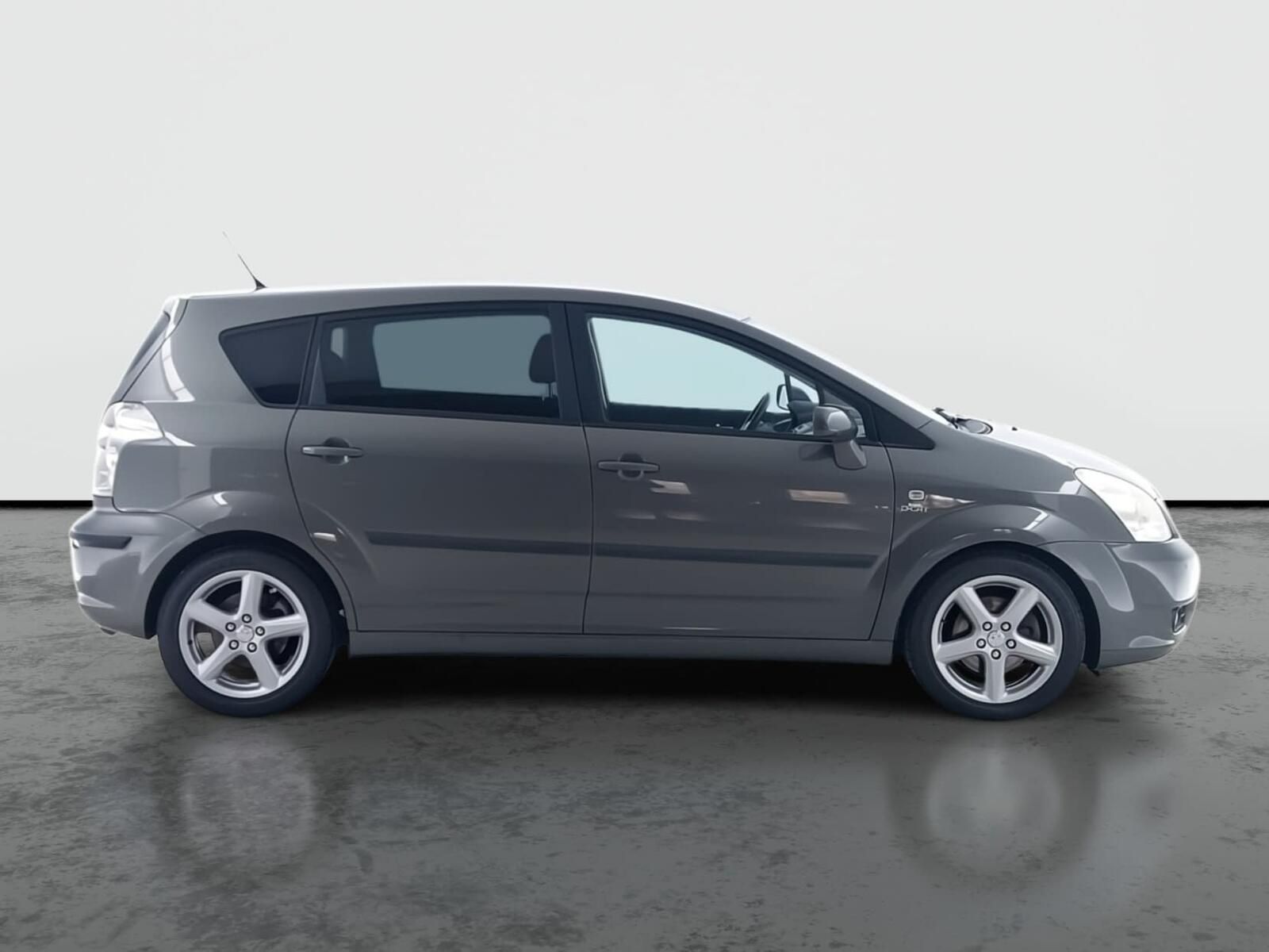 Toyota Corolla Verso, 2.2 D-4D, 7 míst - fotka 6