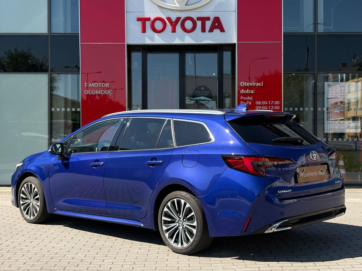 Toyota Corolla, 1.8 Hybrid Style - fotka 2