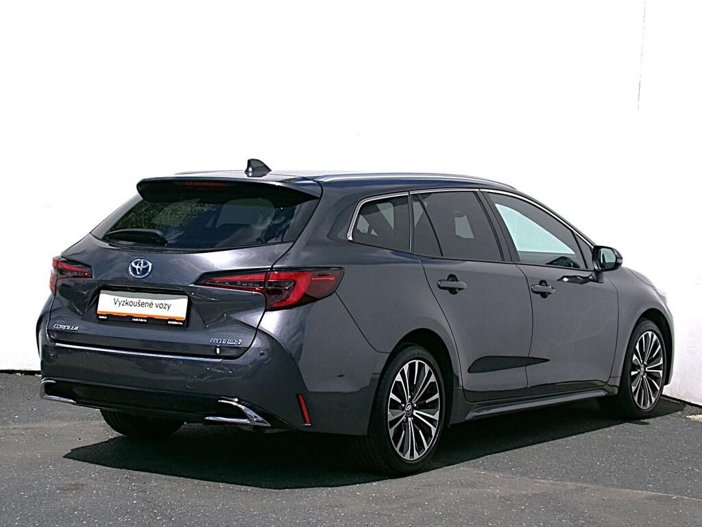 Toyota Corolla, Style Touring Sports 1.8 e-CVT - fotka 2