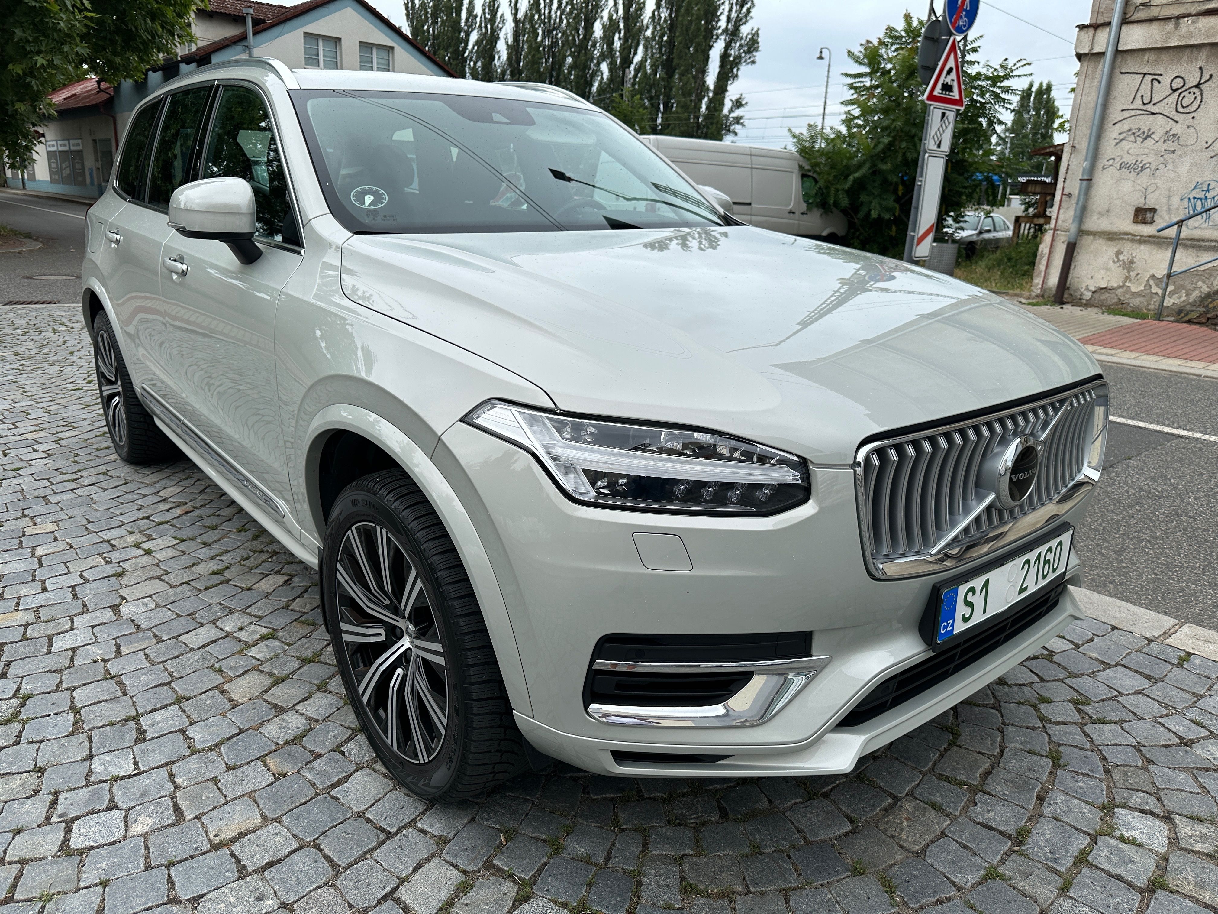 Volvo XC90, T8 plug-in hybrid Recharge - fotka 3