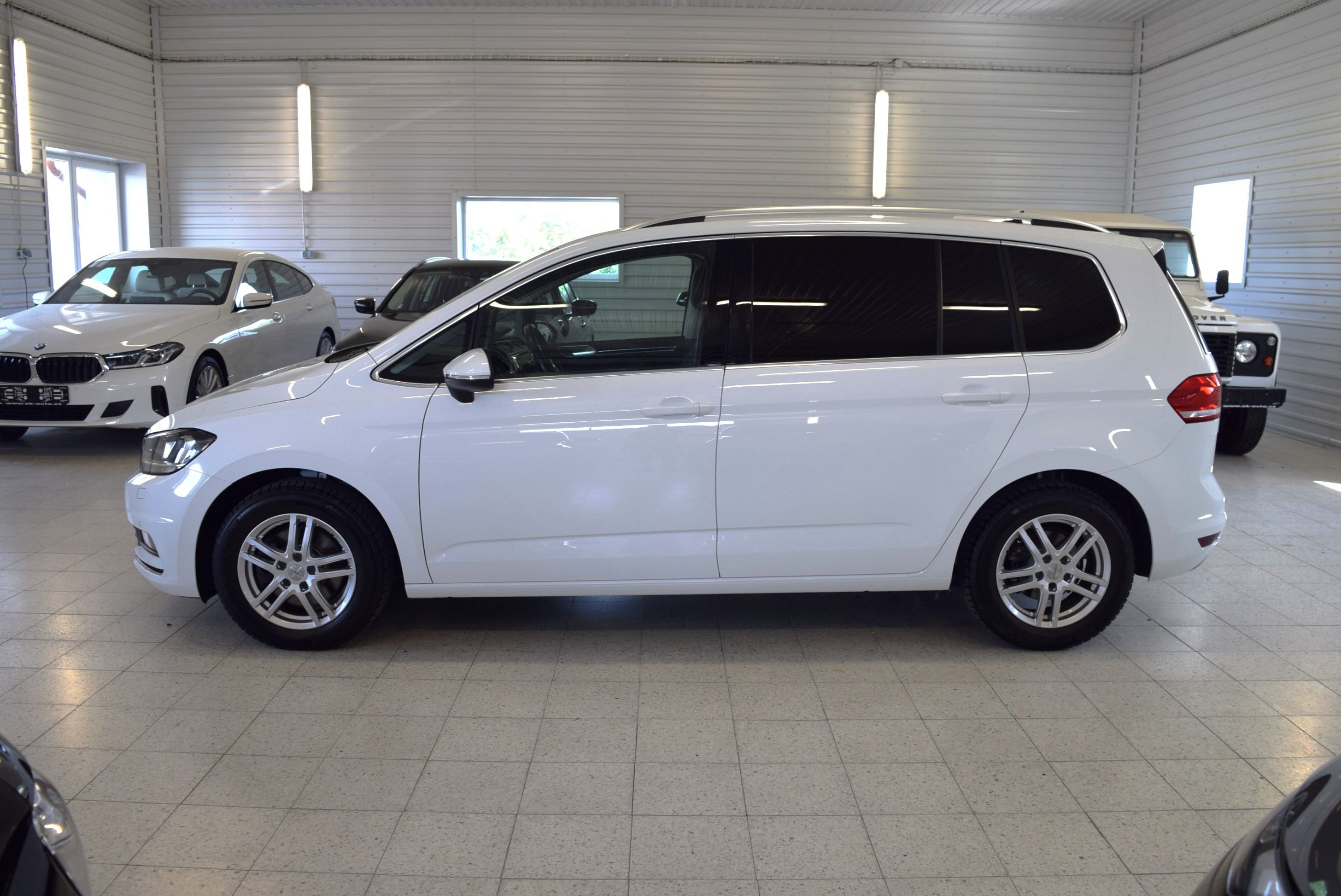 Volkswagen Touran, 2.0 TDI HIGH. 7 MÍST 61 000 KM - fotka 2