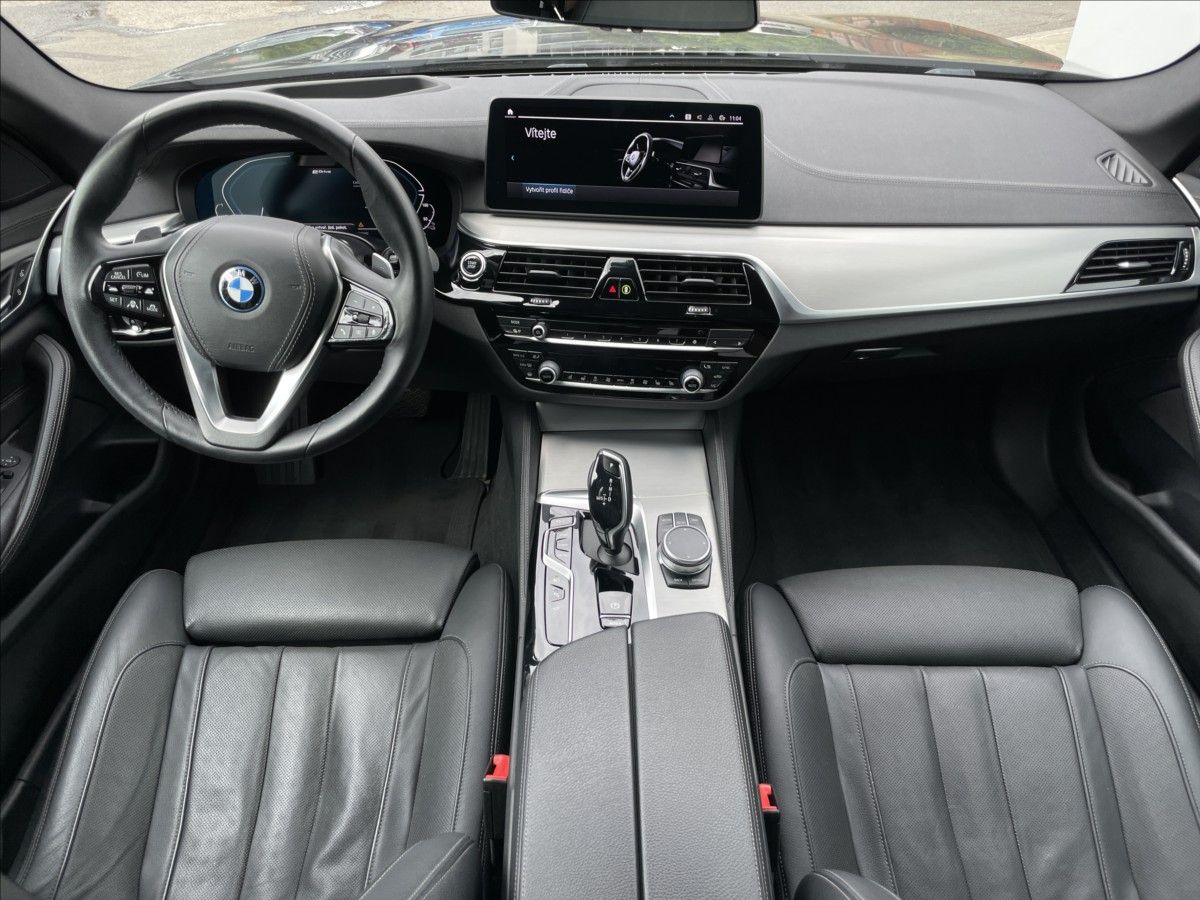 BMW Řada 5, 2,0 530e xDrive A8 Luxury Line - fotka 6