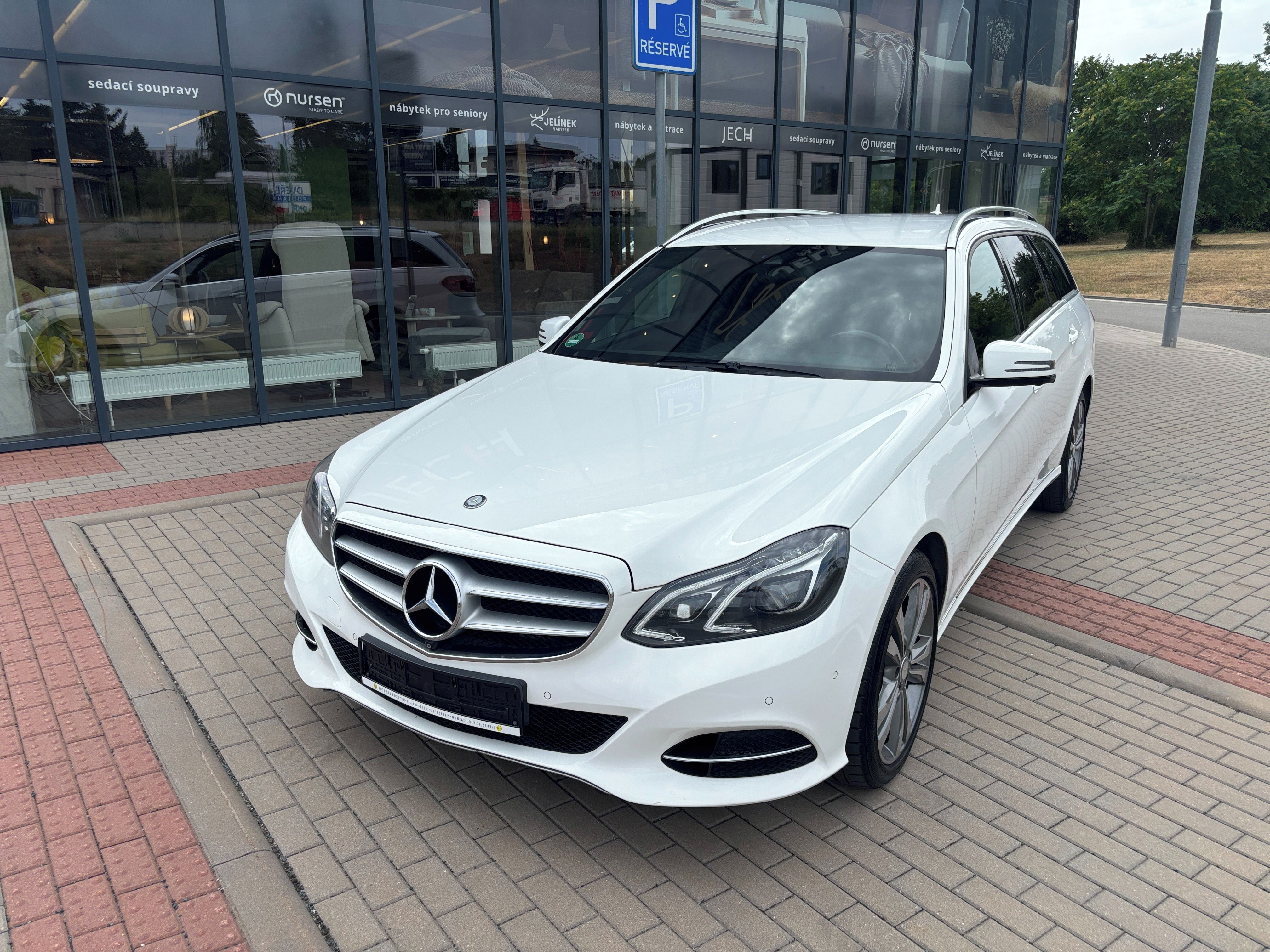 Mercedes-Benz Třídy E, 350CDi185kW Air-Matic Kůže Led - fotka 3