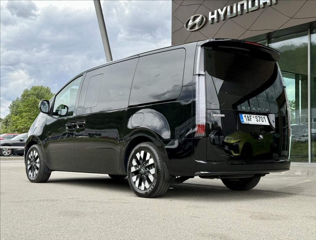 Hyundai Staria, 1,6 T HEV 7M  Luxury Panorama - fotka 2