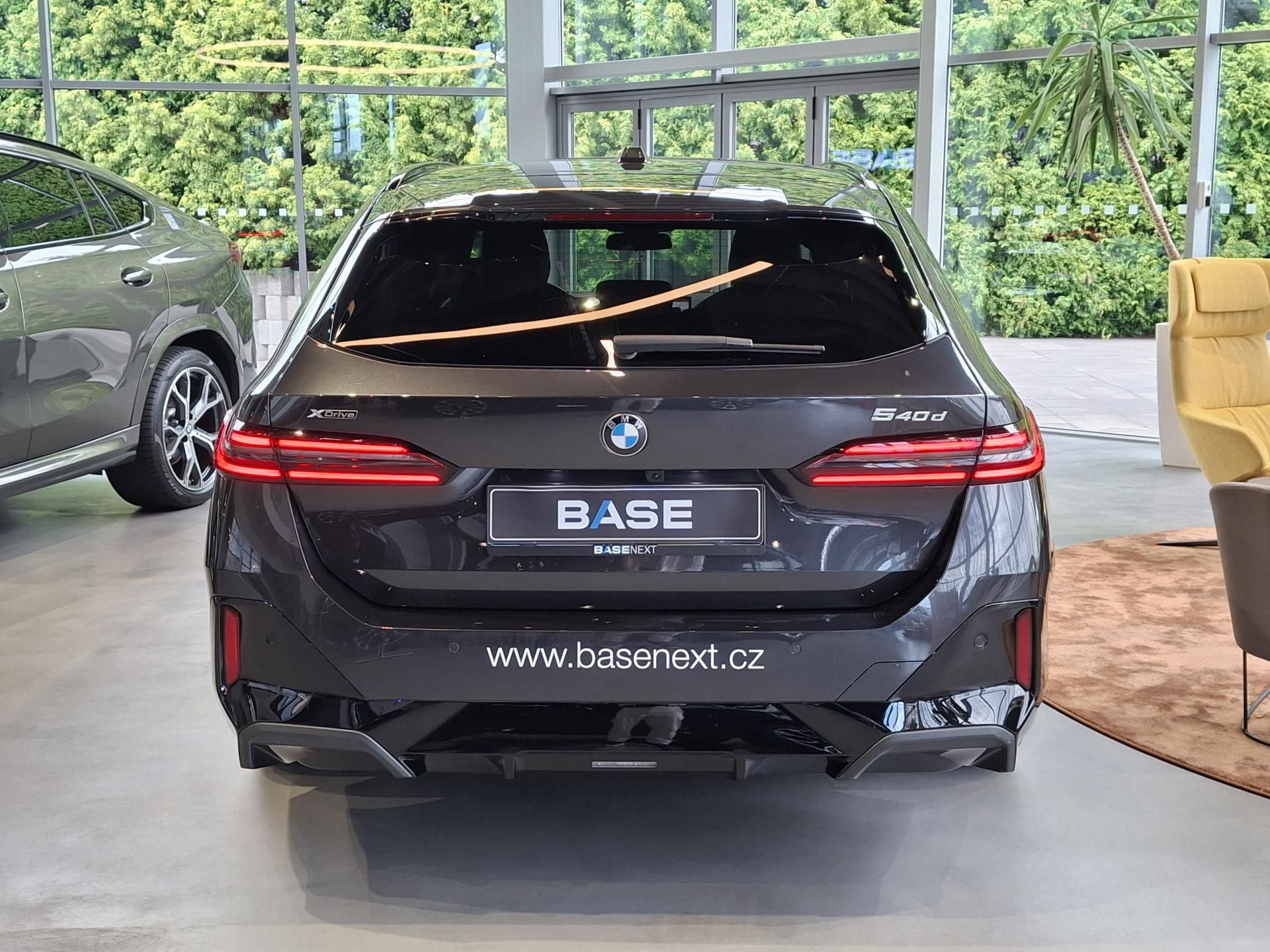 BMW Řada 5, 540d xDrive Touring M-Sport - fotka 5