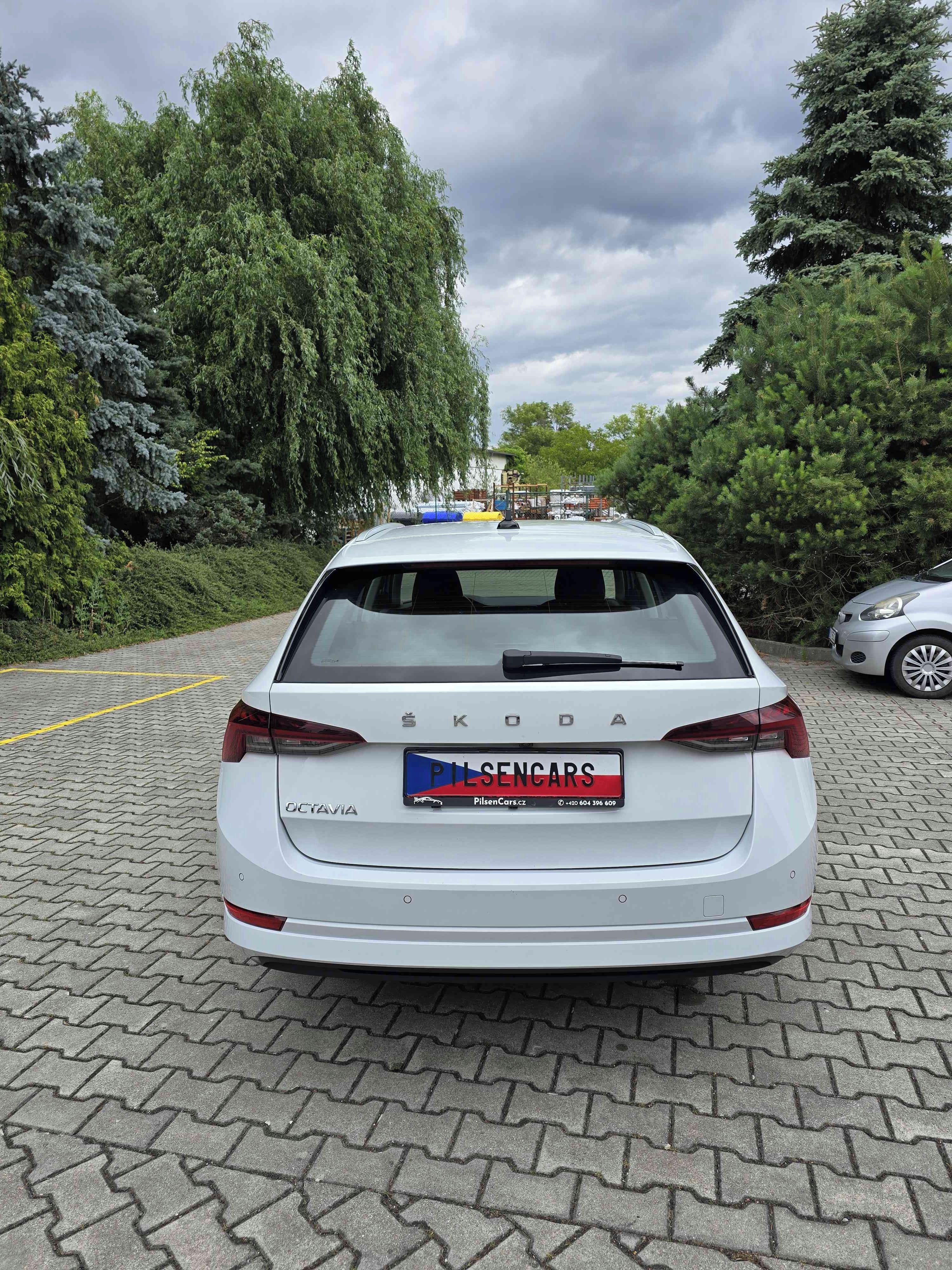 Škoda Octavia, Combi DSG Style Plus Matrix - fotka 4